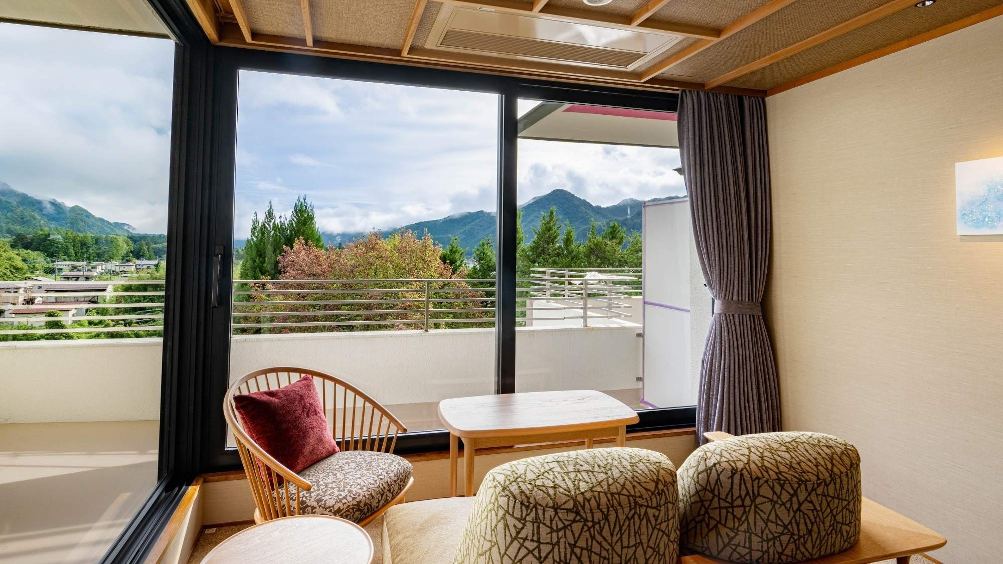 Premium Stay Seiryu ซึ่งเปิดให้บริการอีกครั้งหลังการปรับปรุงในปี 2025 ยังให้บริการห้องรับรองส่วนตัวอีกด้วย