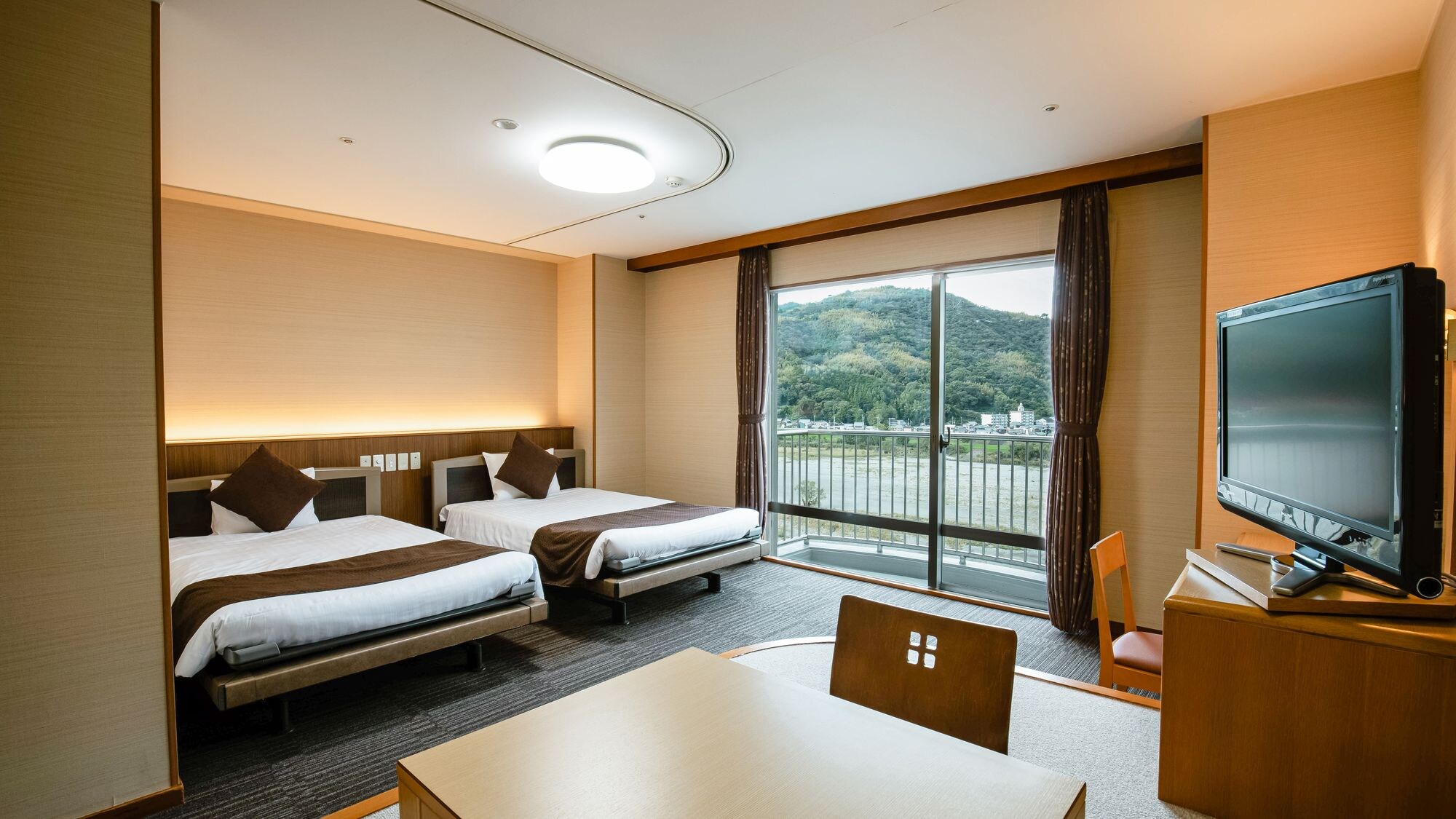 Barrier-free room (with bath) / 42 square meters