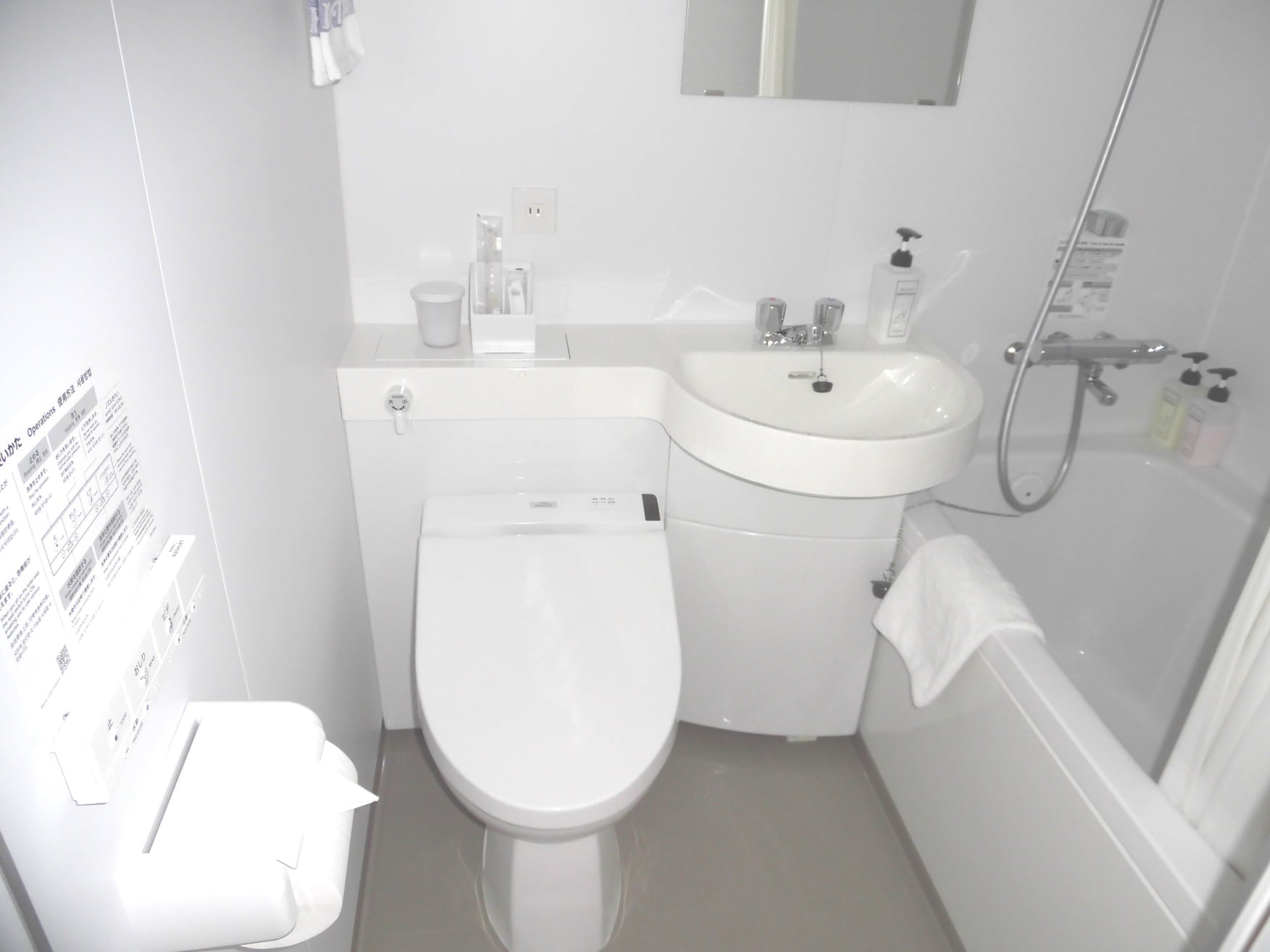 Compact double bathroom