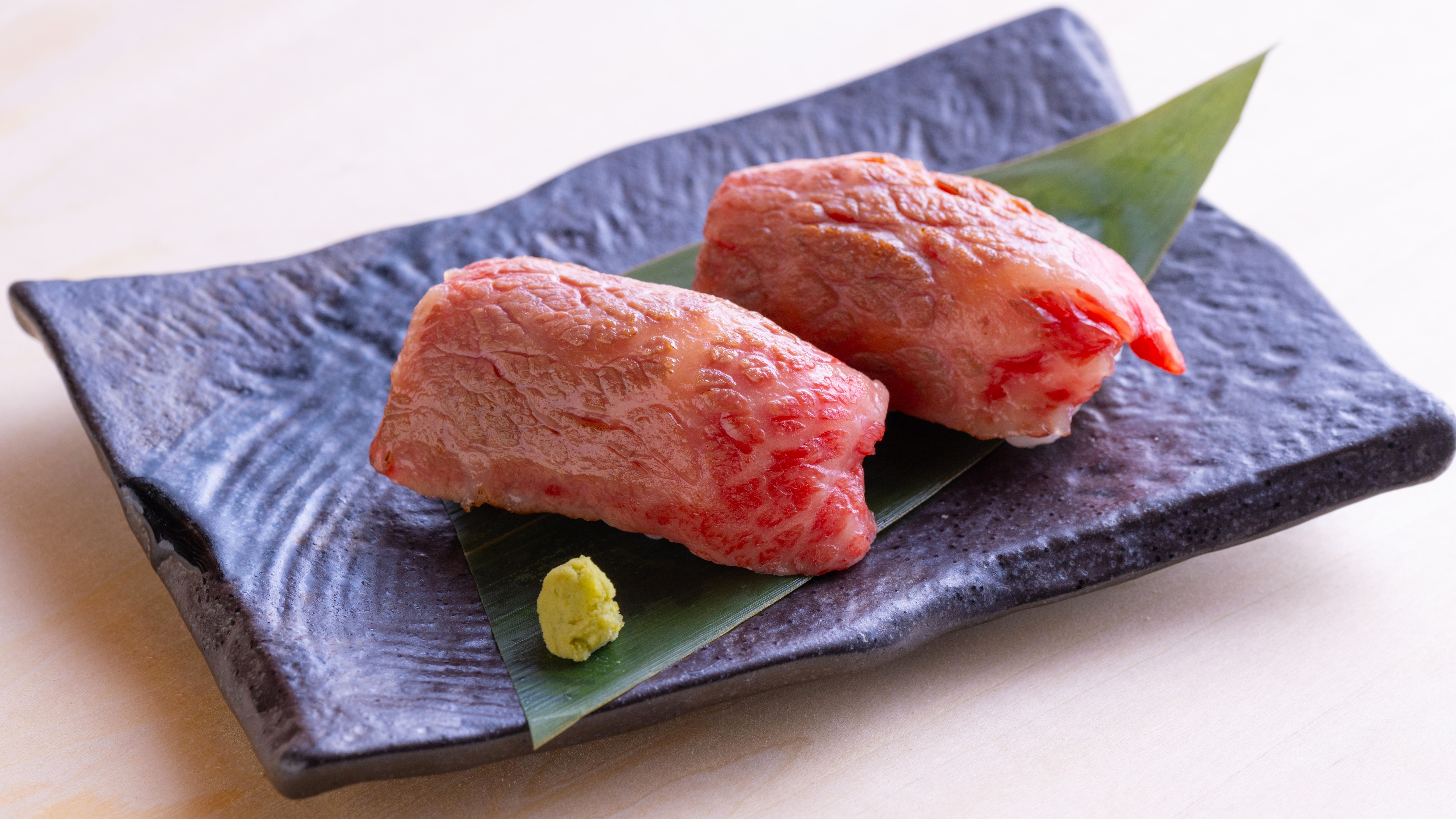 [All-Tajima Beef] Grilled Meat Sushi ◆ The shine of the high-quality fat will whet your appetite♪
