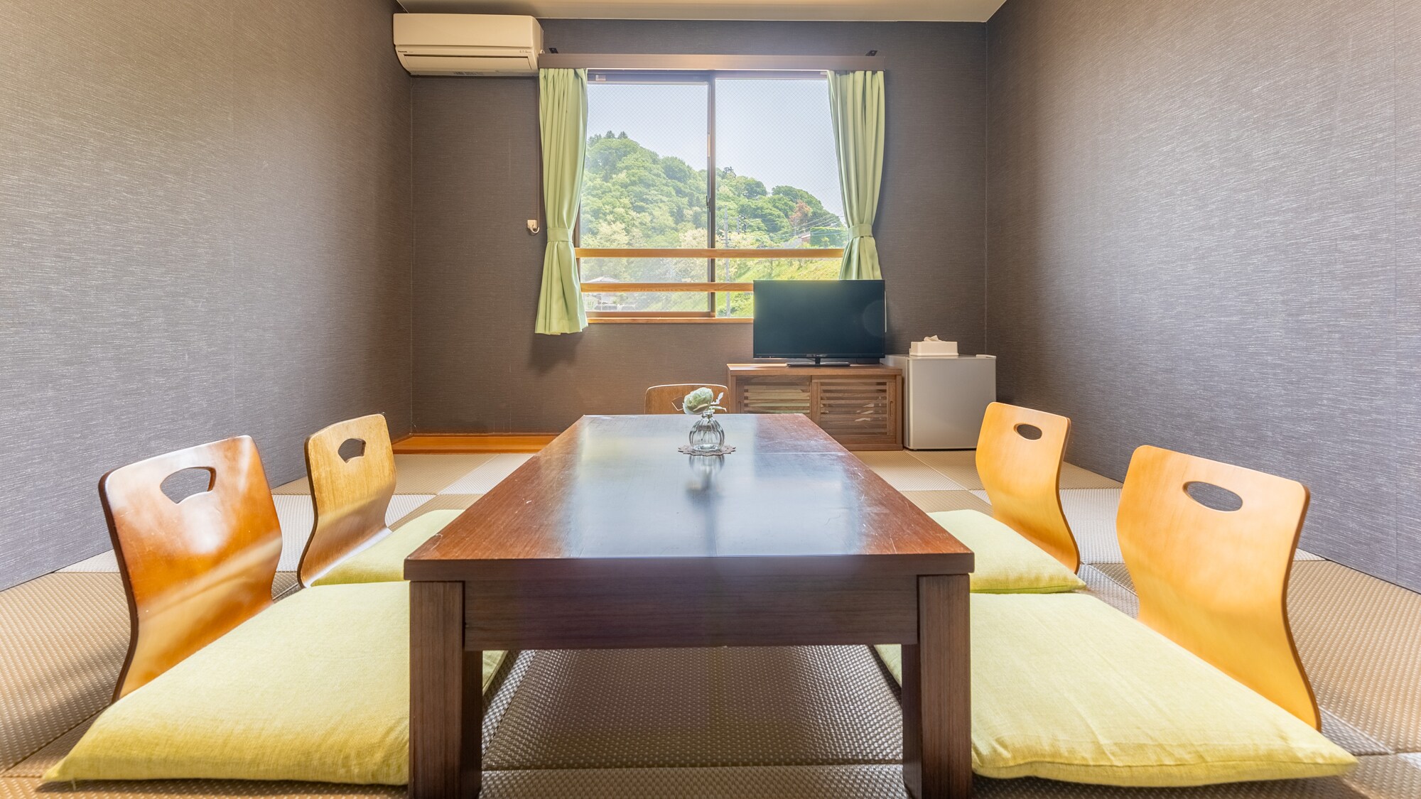 [Non-smoking] Japanese-style room for 1 to 4 people