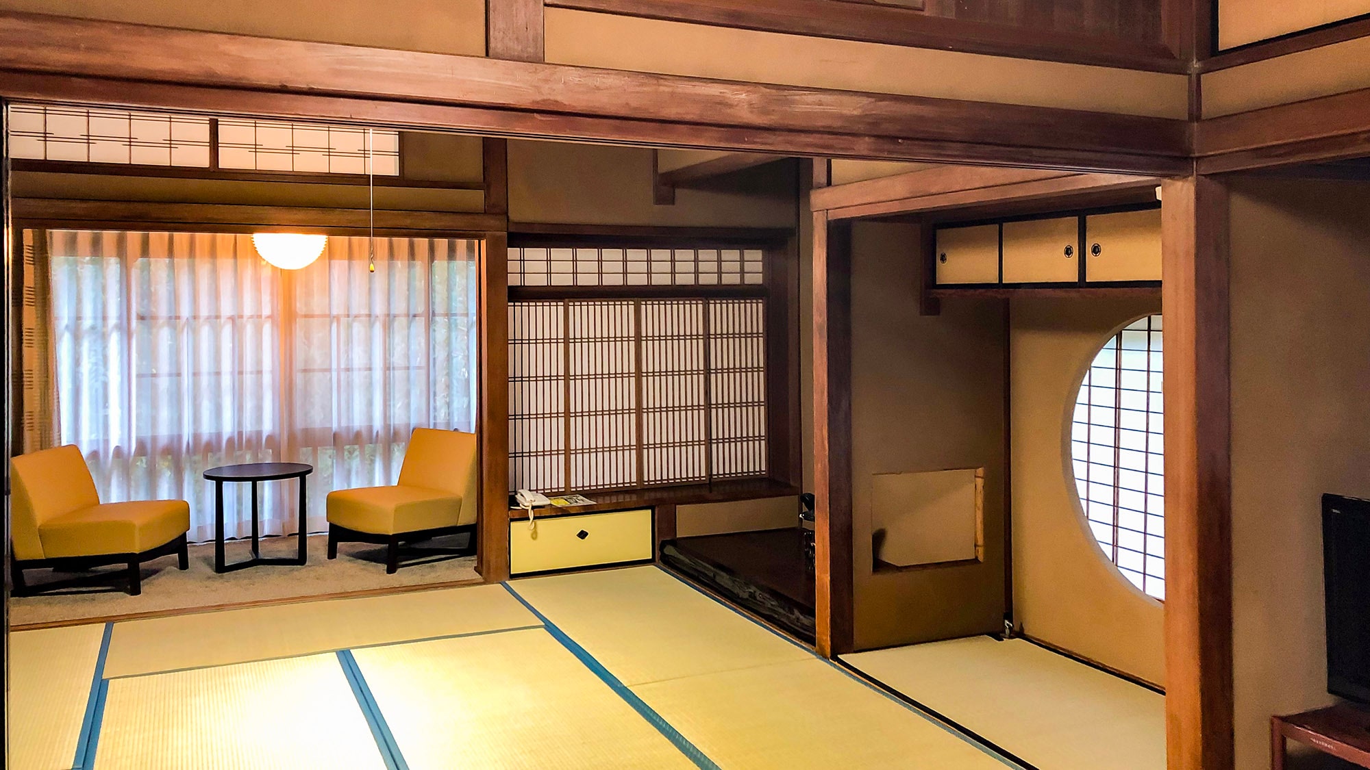・[Annex/Ariake example] Two adjoining Japanese-style rooms can accommodate up to four people.