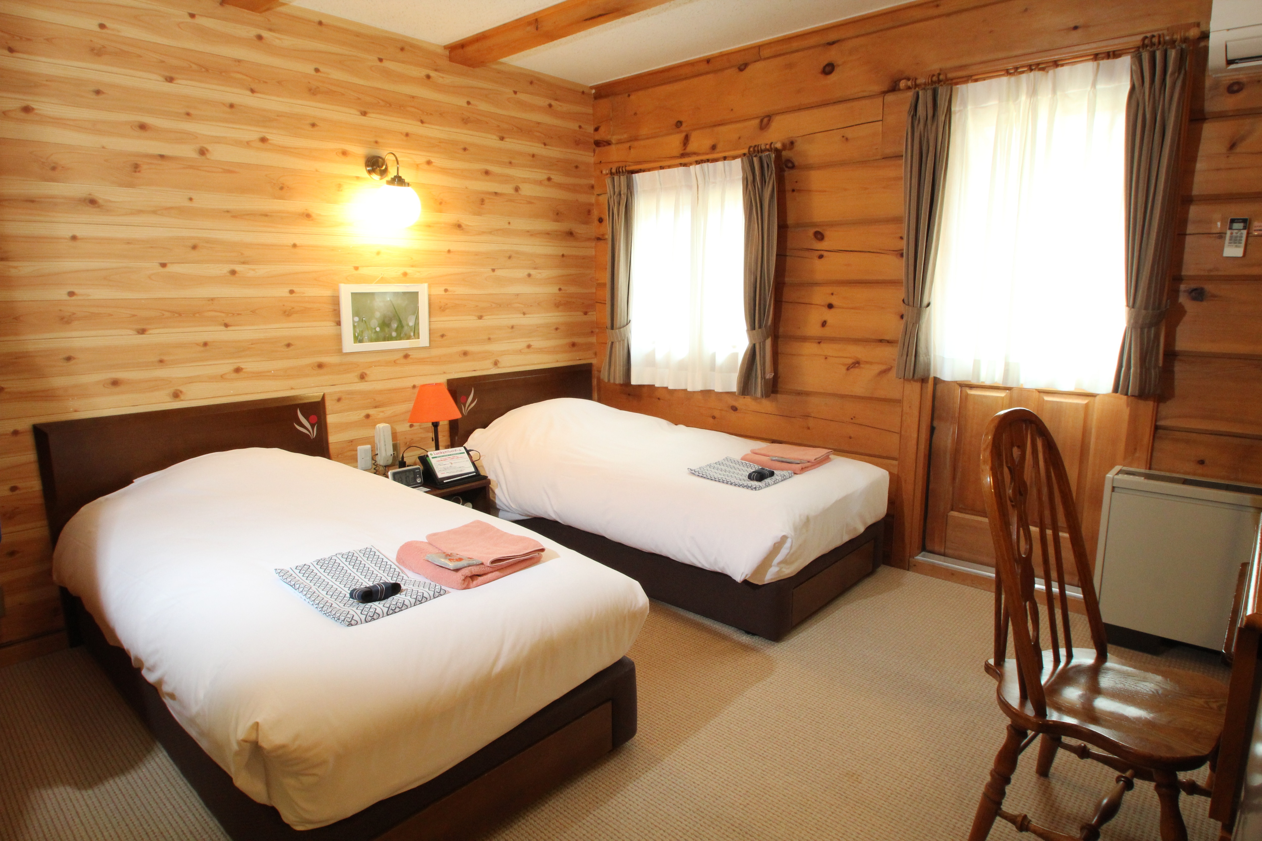 Western-style twin room