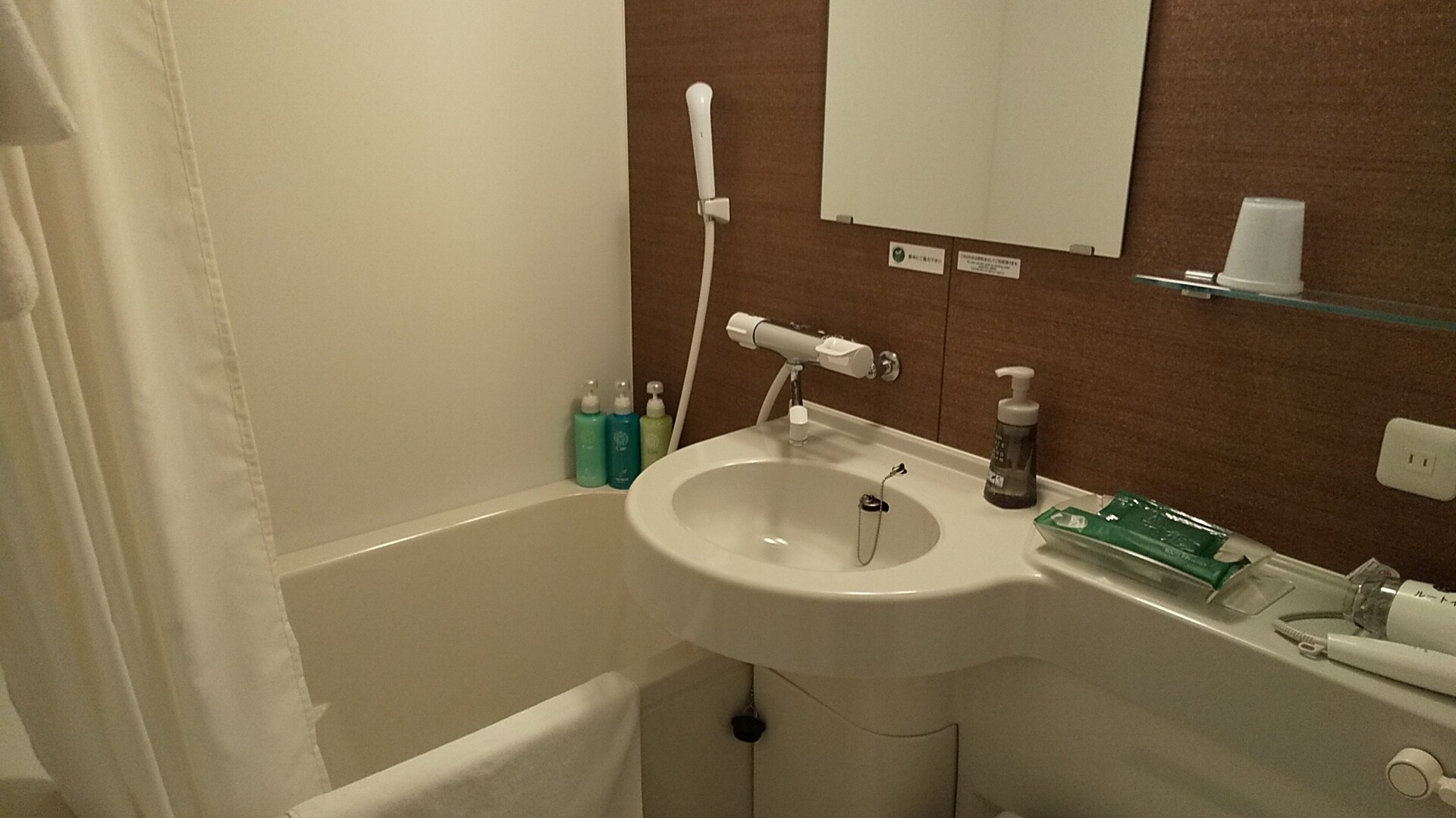 Guest room unit bath