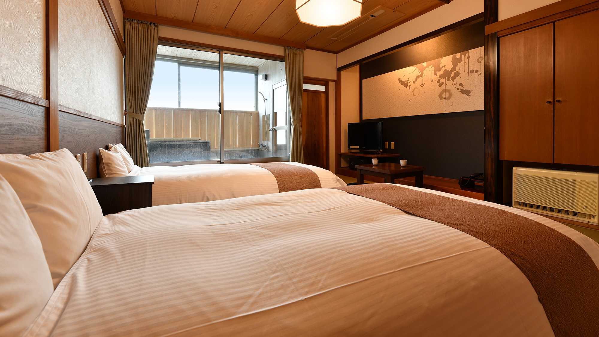 Natural hot spring water [Japanese-style twin room with hot spring] Fine snow/Powder snow