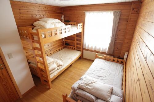 Asrama B tipe 1 (kamar triple)