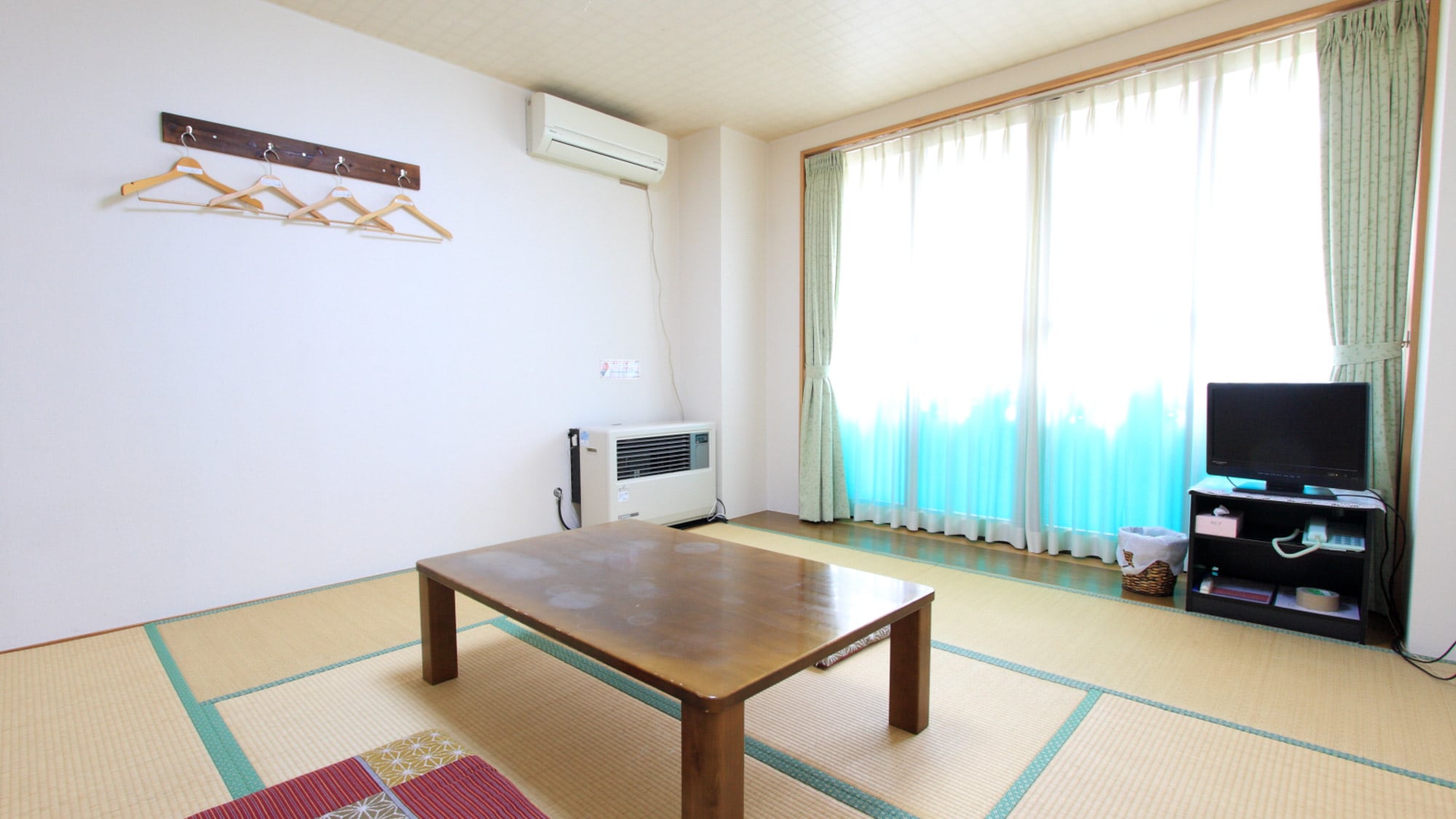 *Example of a guest room/One person can stay here in comfort.