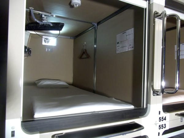 Wide Capsule Room ①