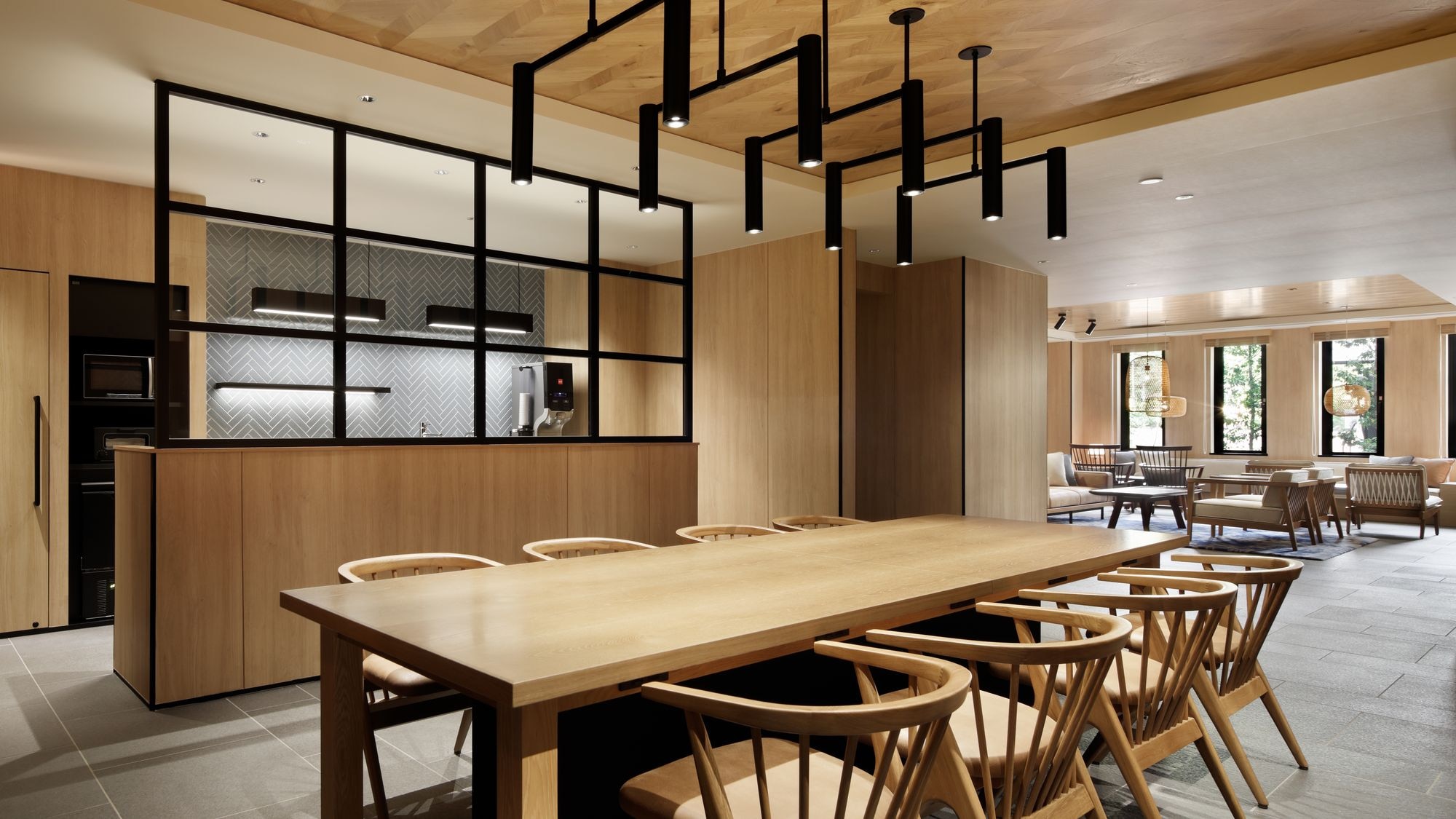 Common space: Equipped with a free cafe where you can enjoy your meals, a microwave, and an ice machine.