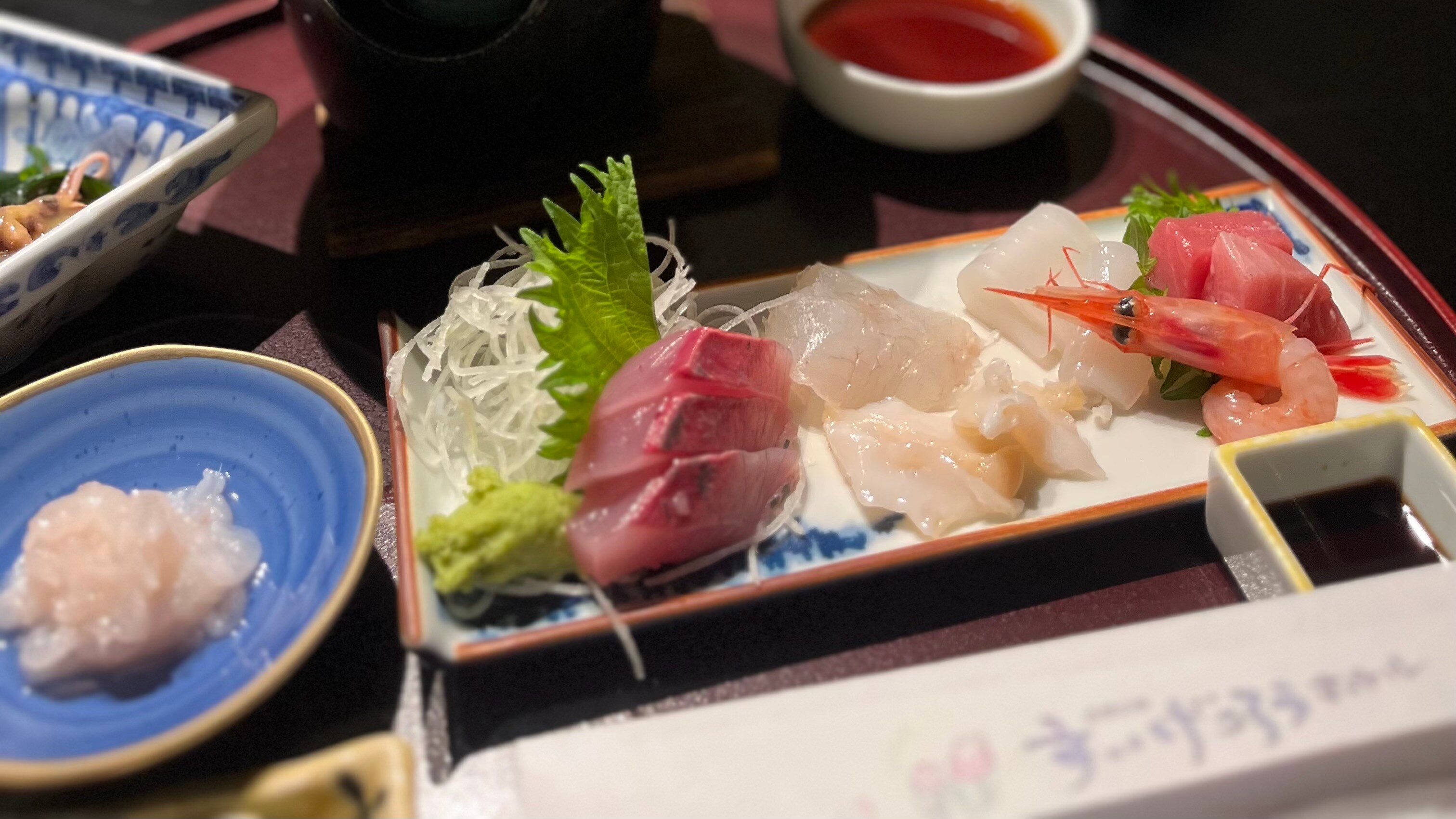 A platter of six kinds of carefully selected fresh sashimi delivered directly from Himi. Today's selection is Fukurakurai, flounder, plum shellfish, raw tuna, red squid, and sweet shrimp.