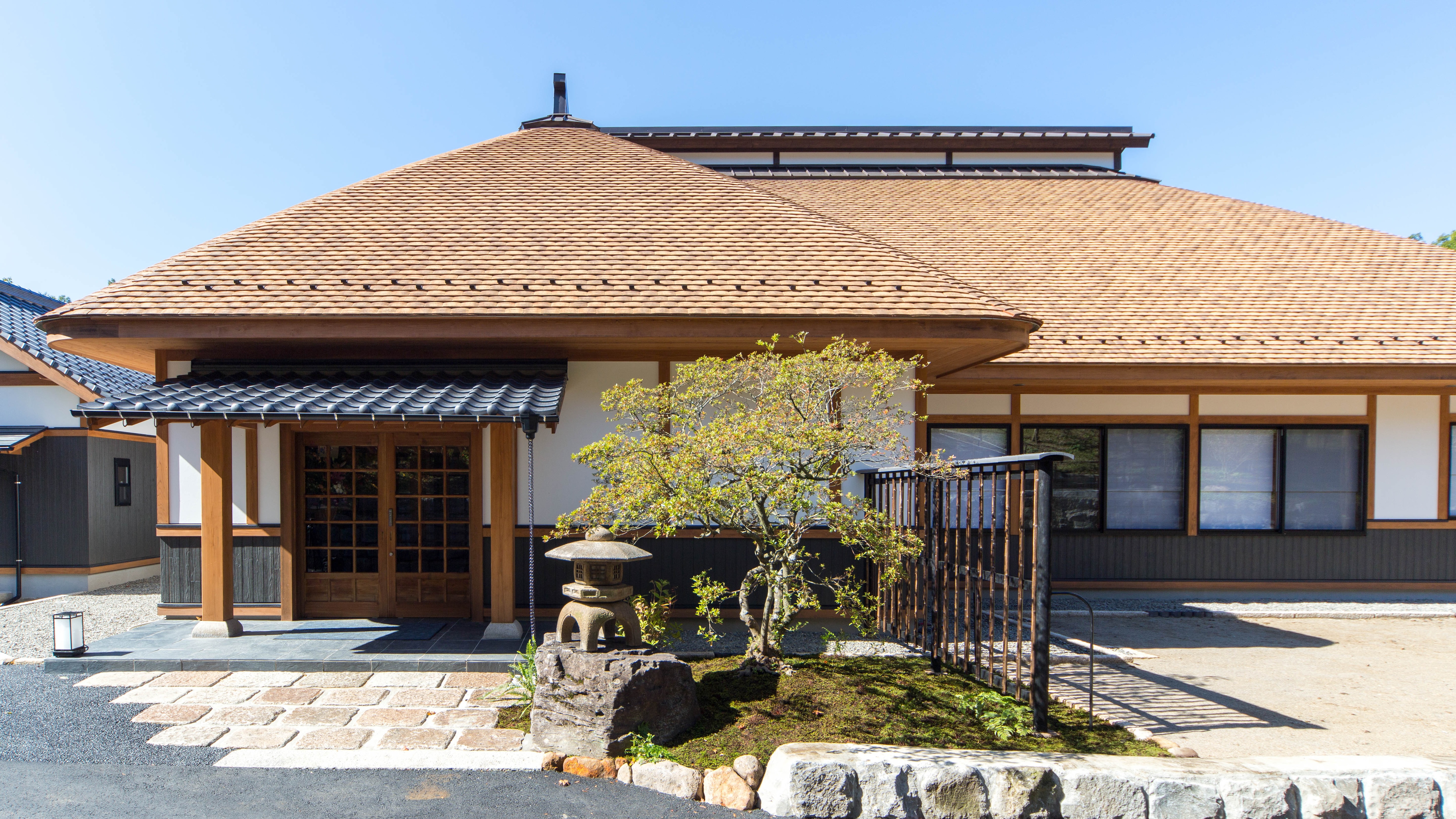 「미야마 다이닝 축」은 후카야마 산장의 중앙에 있습니다.