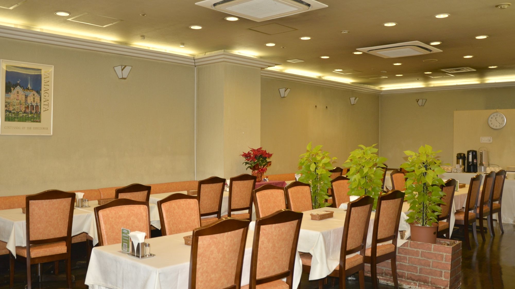 ・Please enjoy breakfast at restaurant "Treise"