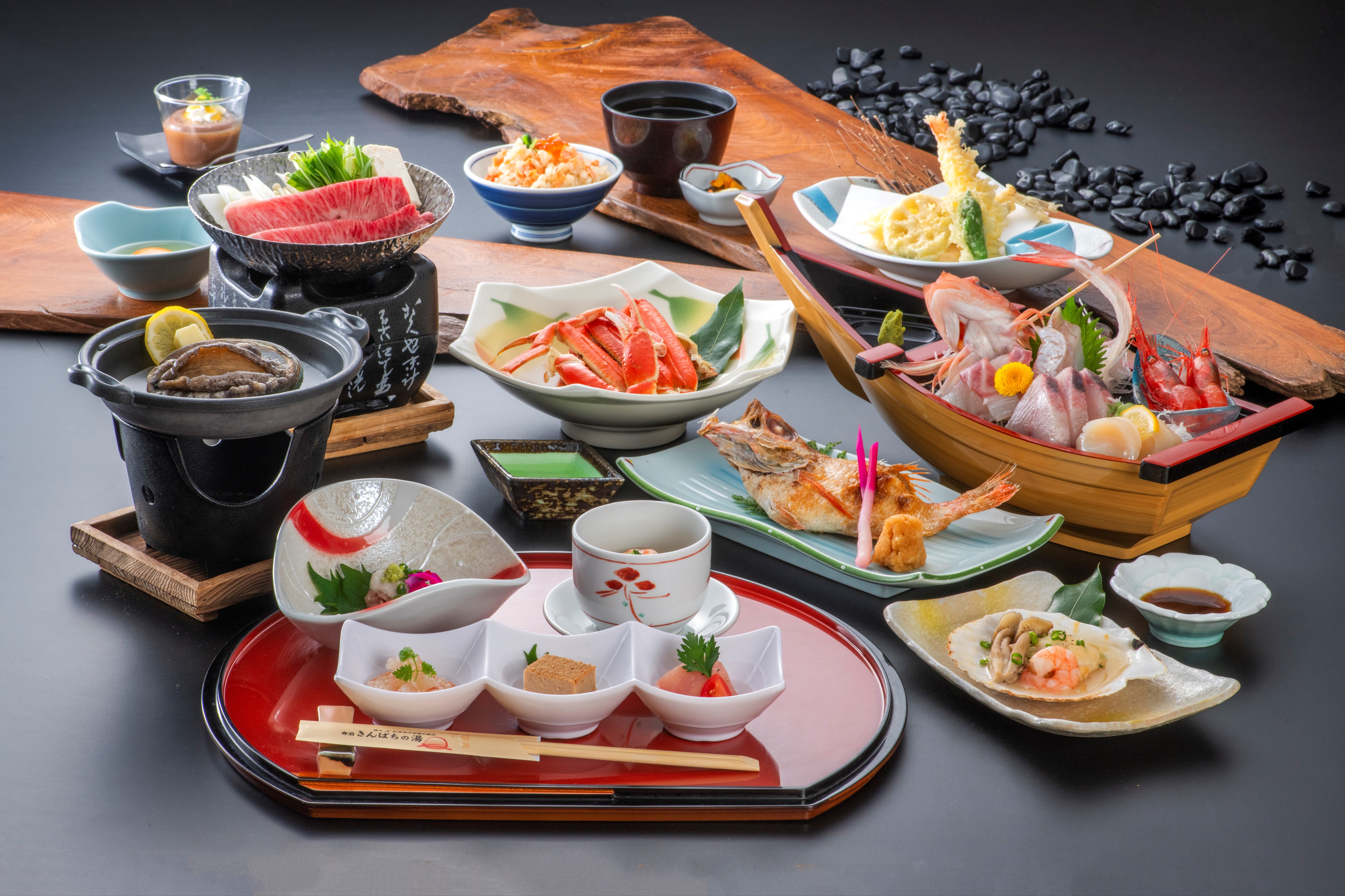 ・【사치코스 코스 이미지】본즈와이가니 반신, 목구멍, 생선회, 와규 스키야키, 전복 스테이크 등