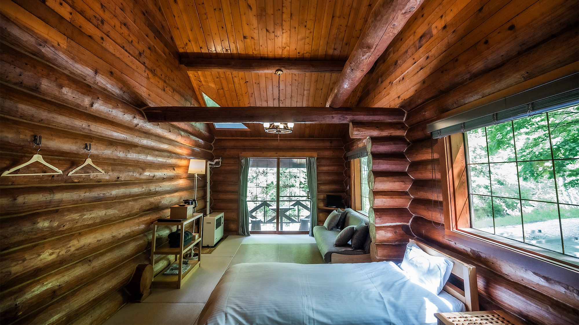 [Log house] Twin bed