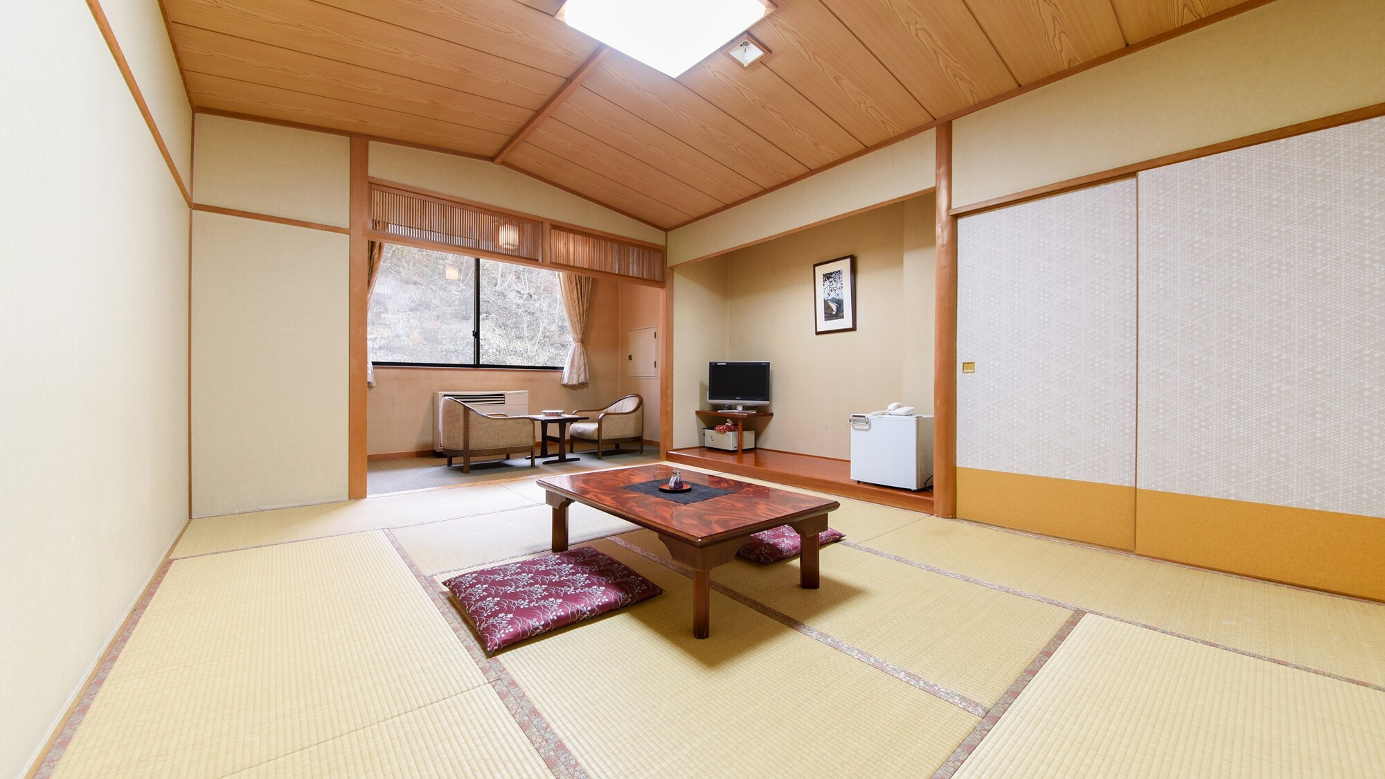 *[Example of a guest room] A purely Japanese-style room where you can relax in peace and quiet.