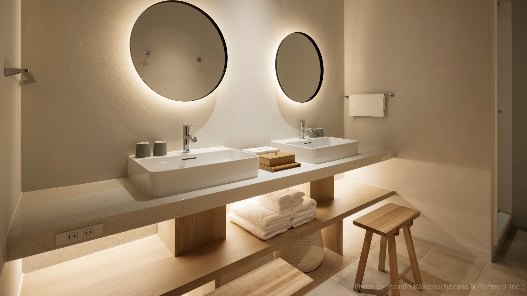 [New guest room] Quartet room / The washstand is illuminated in front of a large mirror, making you feel like a model