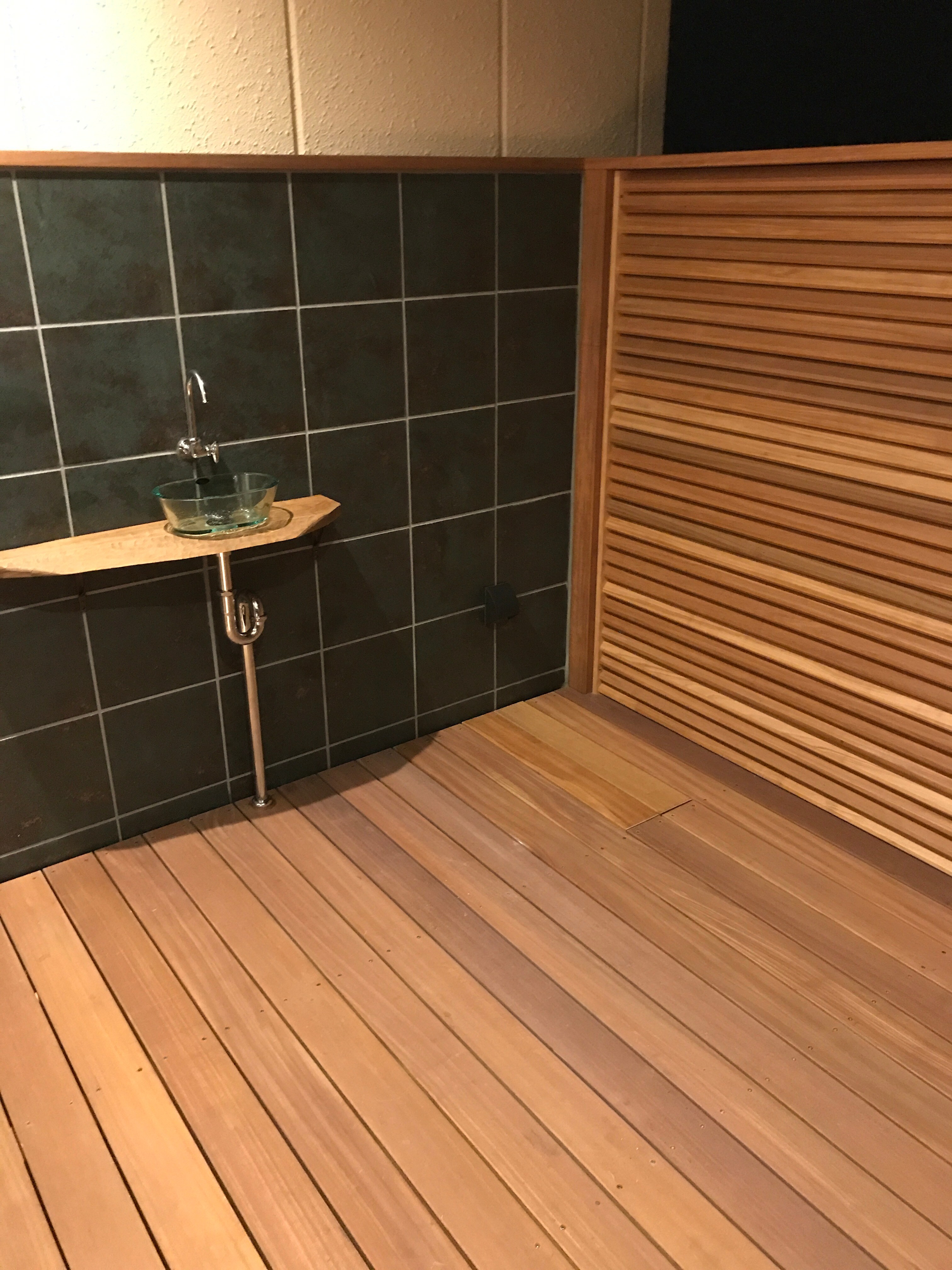 Third floor: Wooden deck