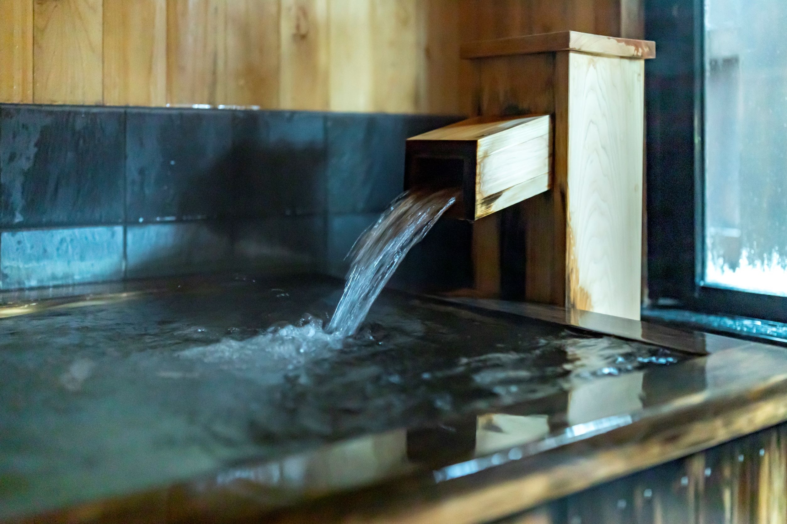 [Private bath - Cypress bath] A bath with the pleasant scent of cypress.