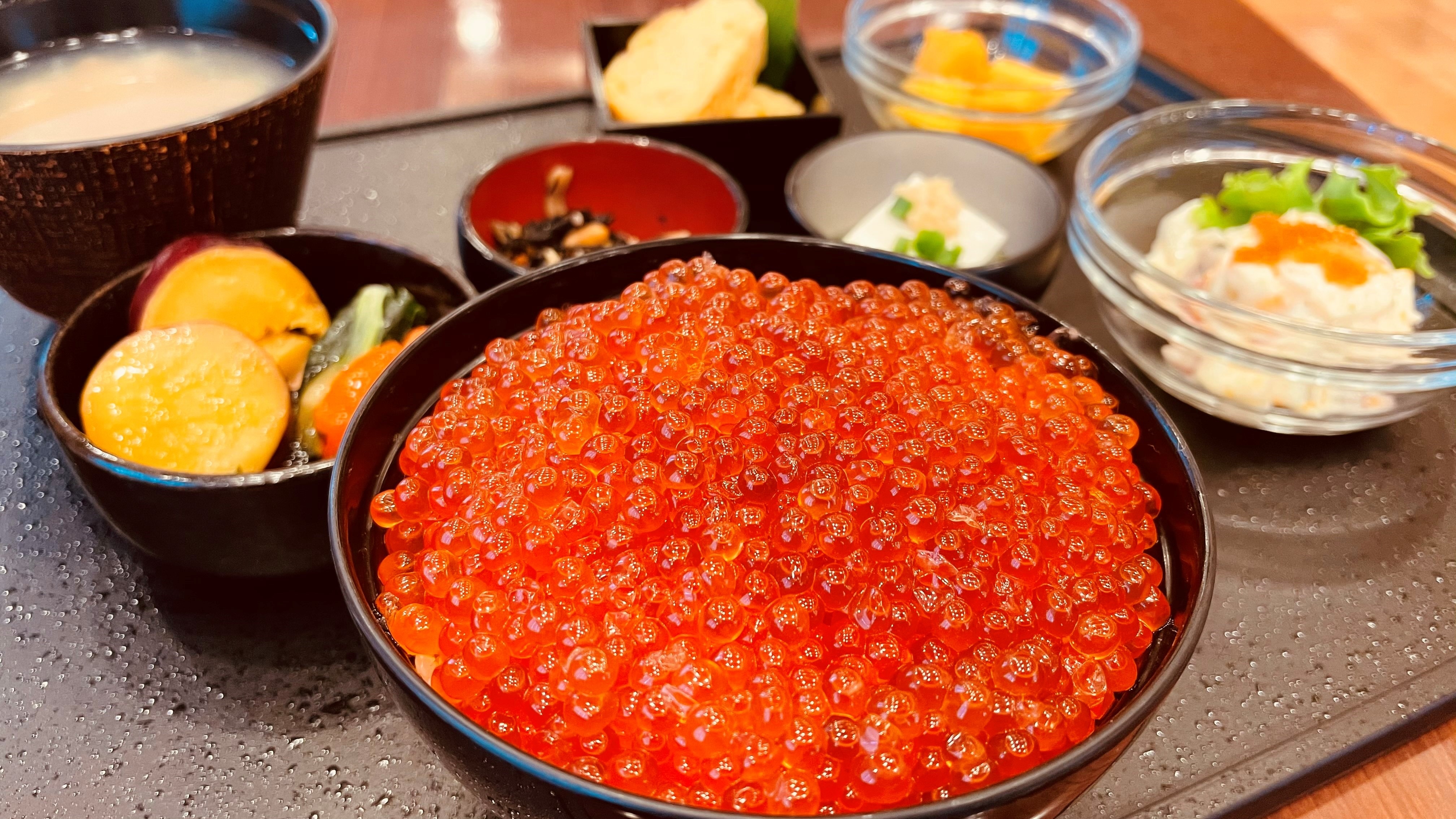 Breakfast salmon roe bowl