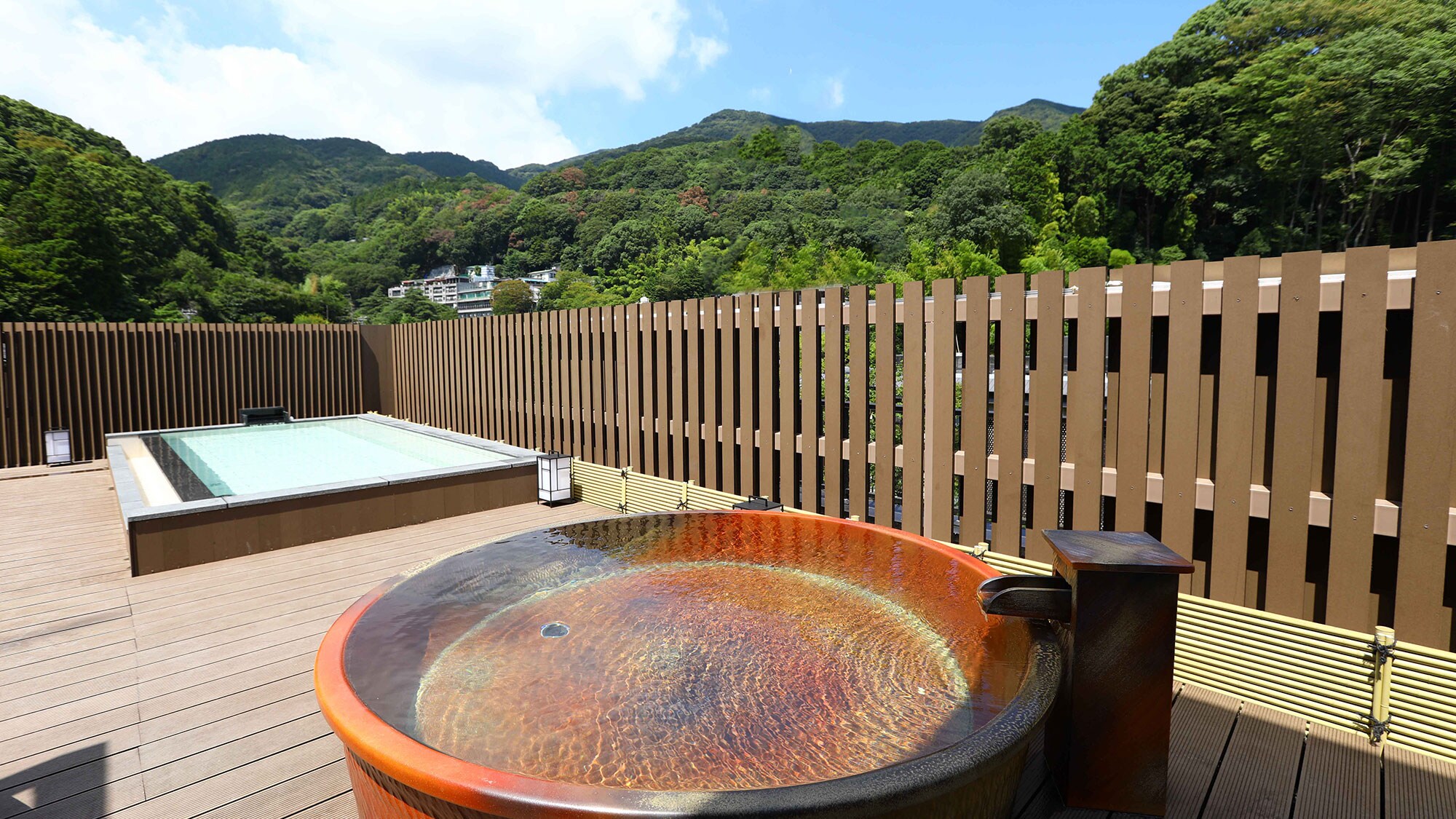 Open-air observation bath