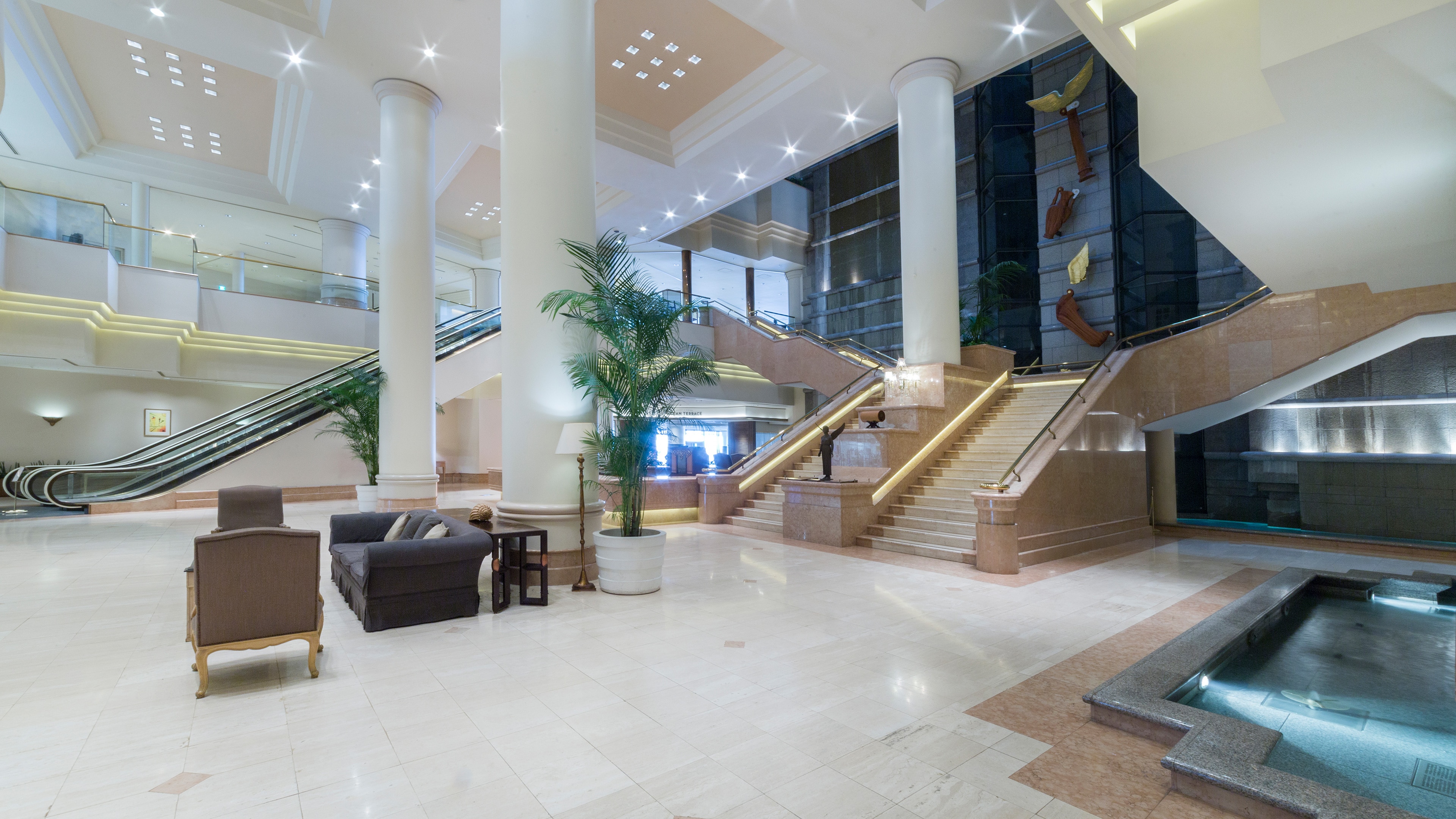 Hotel 1st floor Atrium Lobby