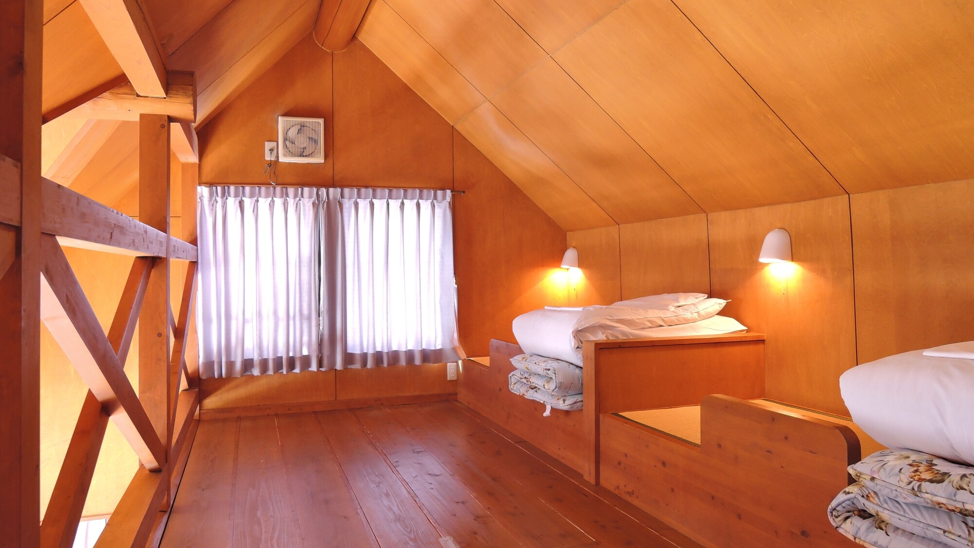* [Example of guest room] Lakeside bungalow (bedroom on the 2nd floor)