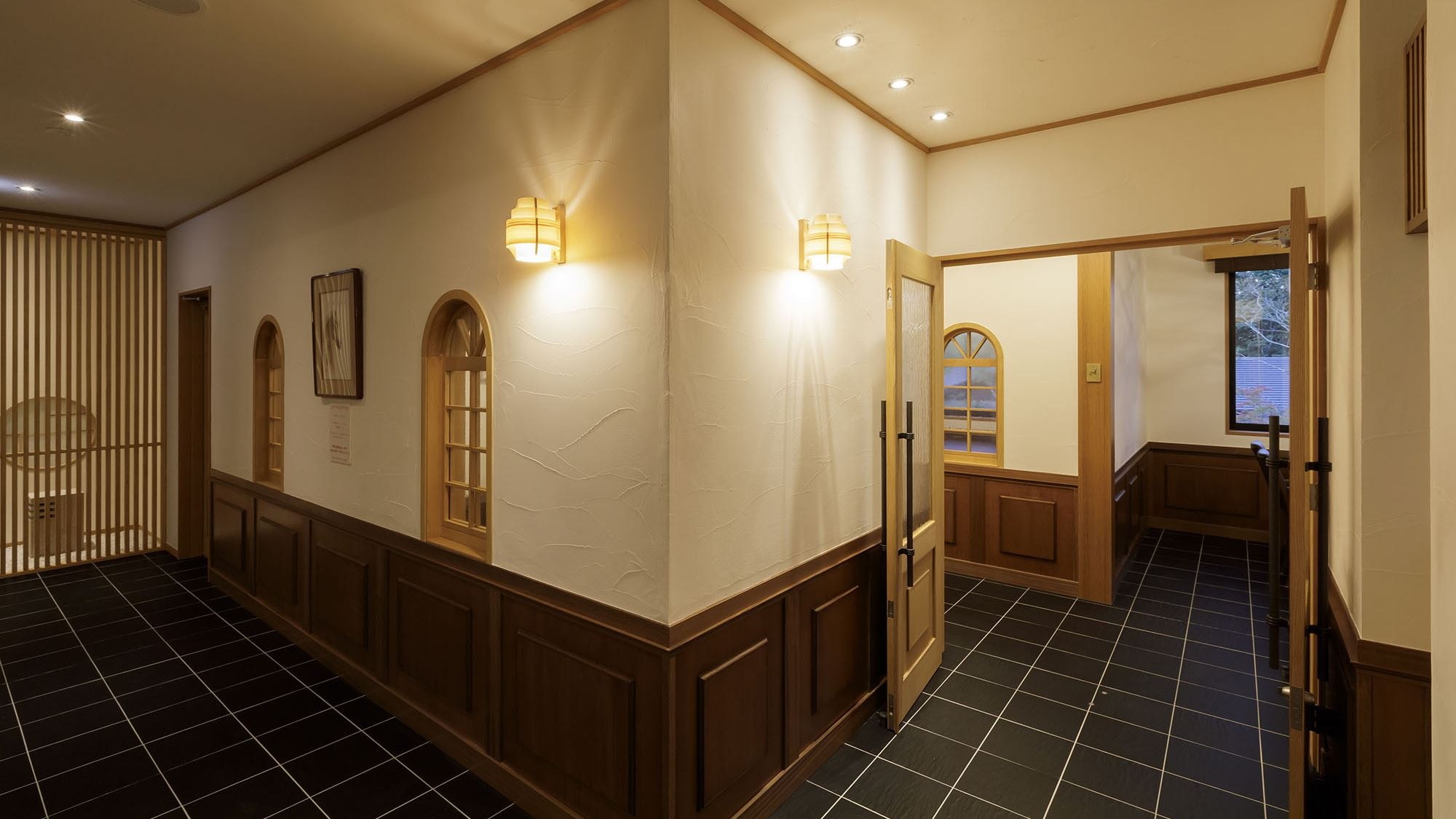 [French Restaurant Parterre] Enjoy a pleasant mealtime.