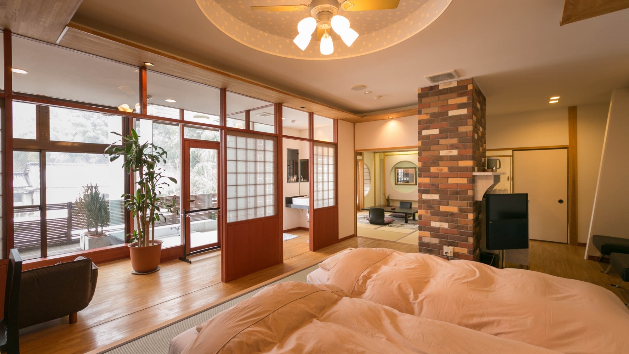 The Western-style room of the special room. Please relax and enjoy the warmth of the wood.