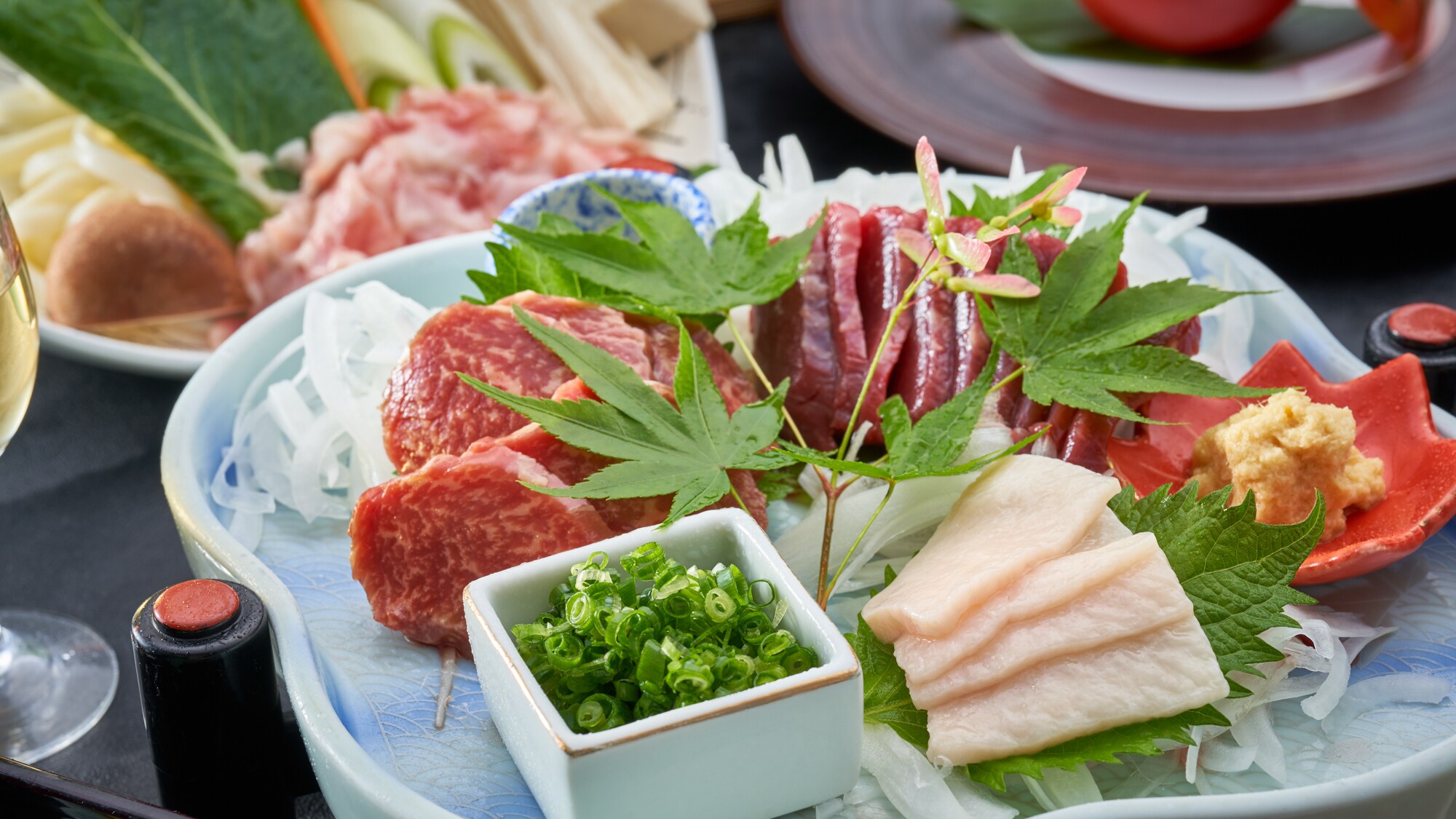  [Sakura Kaiseki] Three types of horse meat (marbled, lean, and corn). Please enjoy the unique taste of Kumamoto ♪