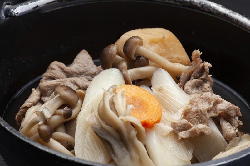 야마가타의 가을의 풍물시, 고구마 냄비를 야마토야에서. 농후한 간장 소스가 스며든 리 고구마가 입안에서 녹아 갑니다.