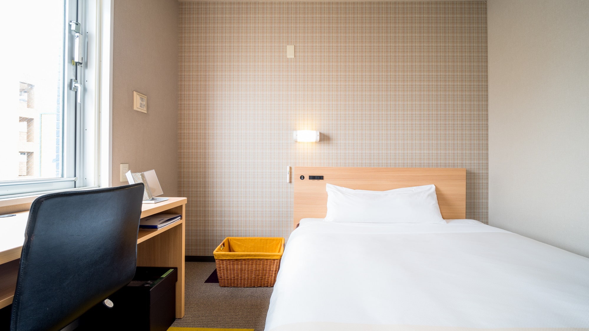 Phòng vệ sinh dành cho phụ nữ có đầy đủ các dịch vụ chăm sóc sắc đẹp và sức khỏe cho phụ nữ.