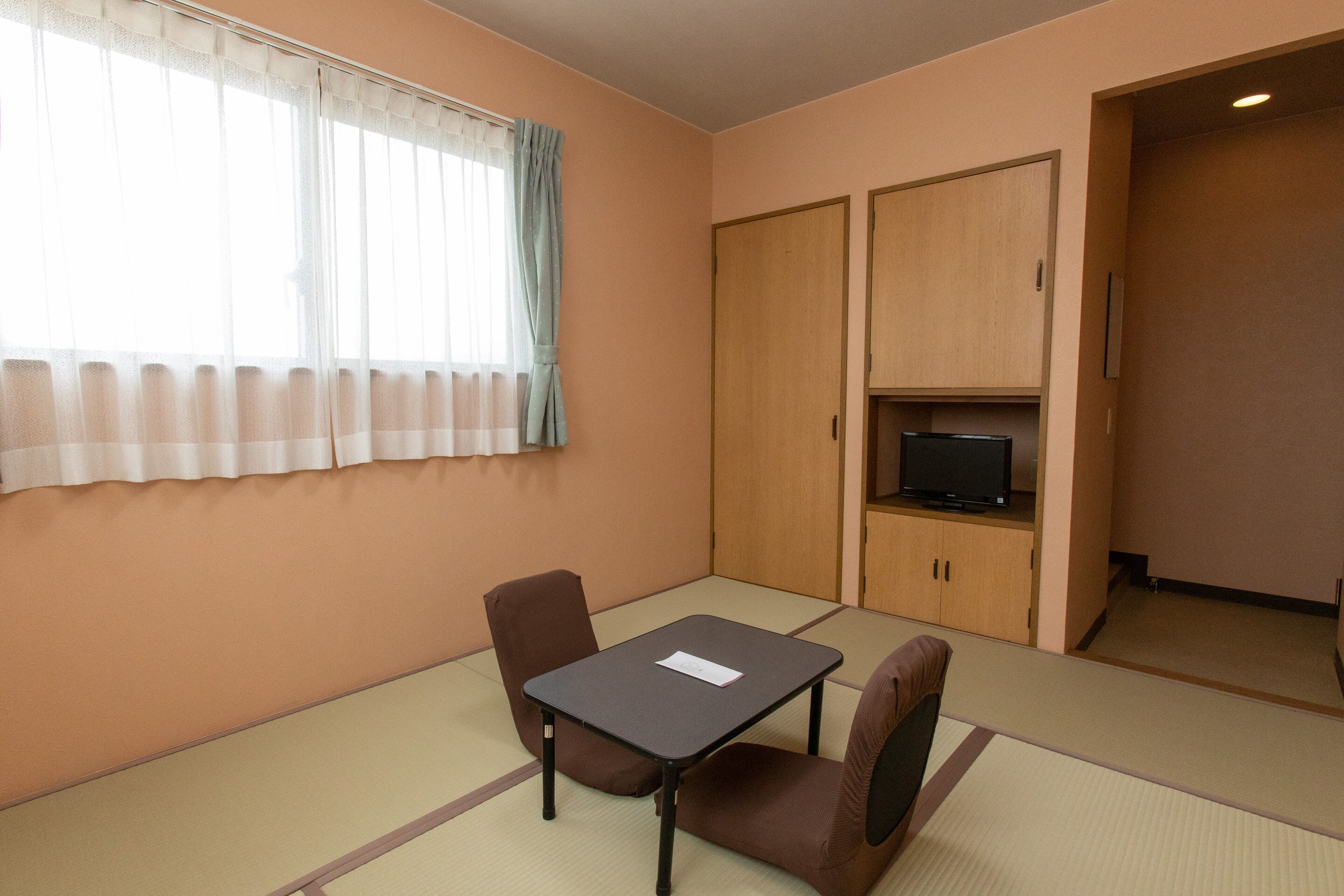 [Non-smoking] Japanese-style room for 1-2 people (no bath or toilet)