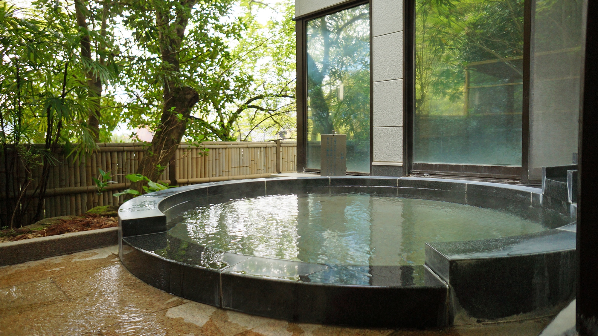 [Suizan no Yu] Outdoor bath (women's bath) with natural hot spring water