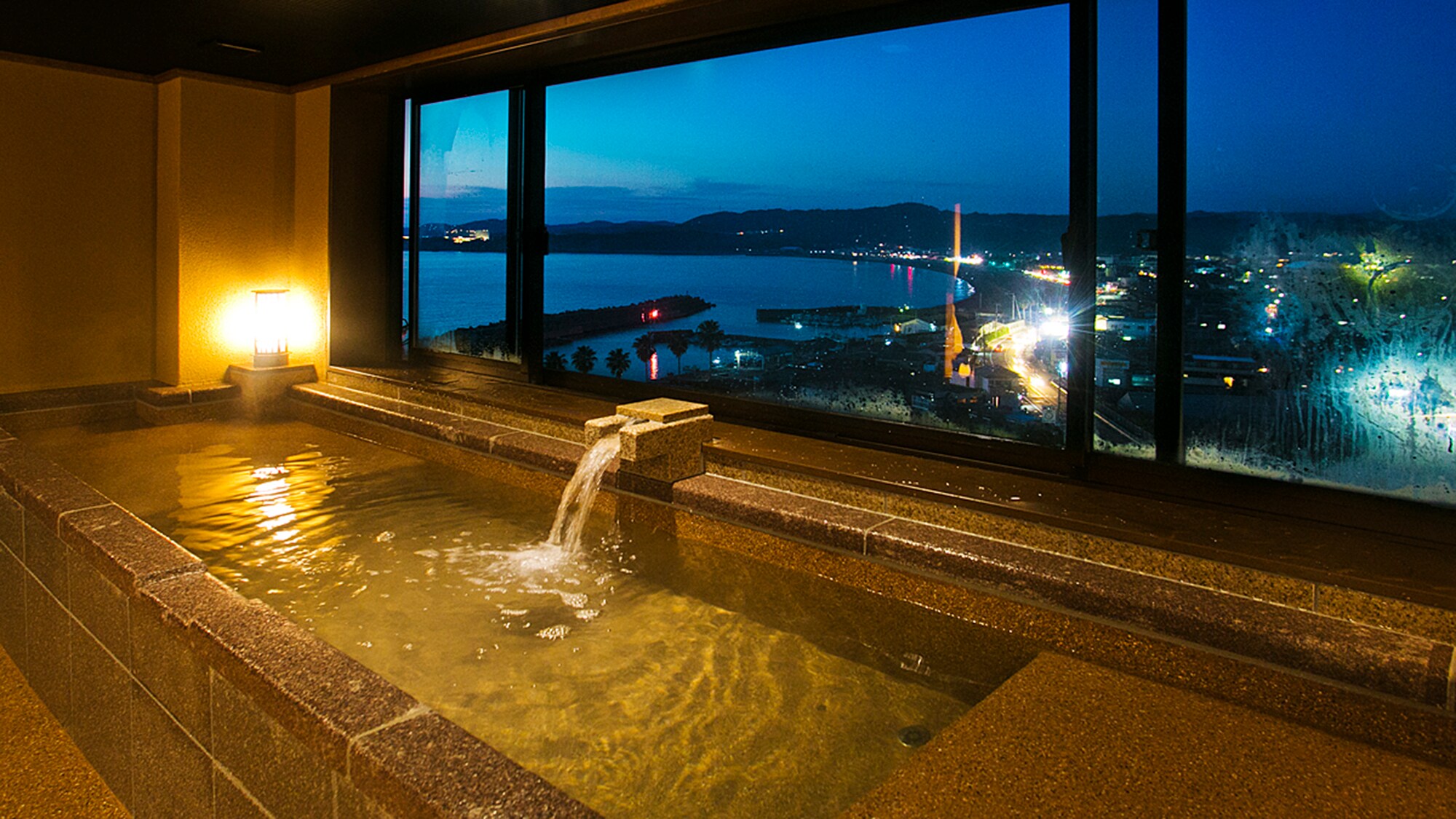 [Observation bath (men's bath)]