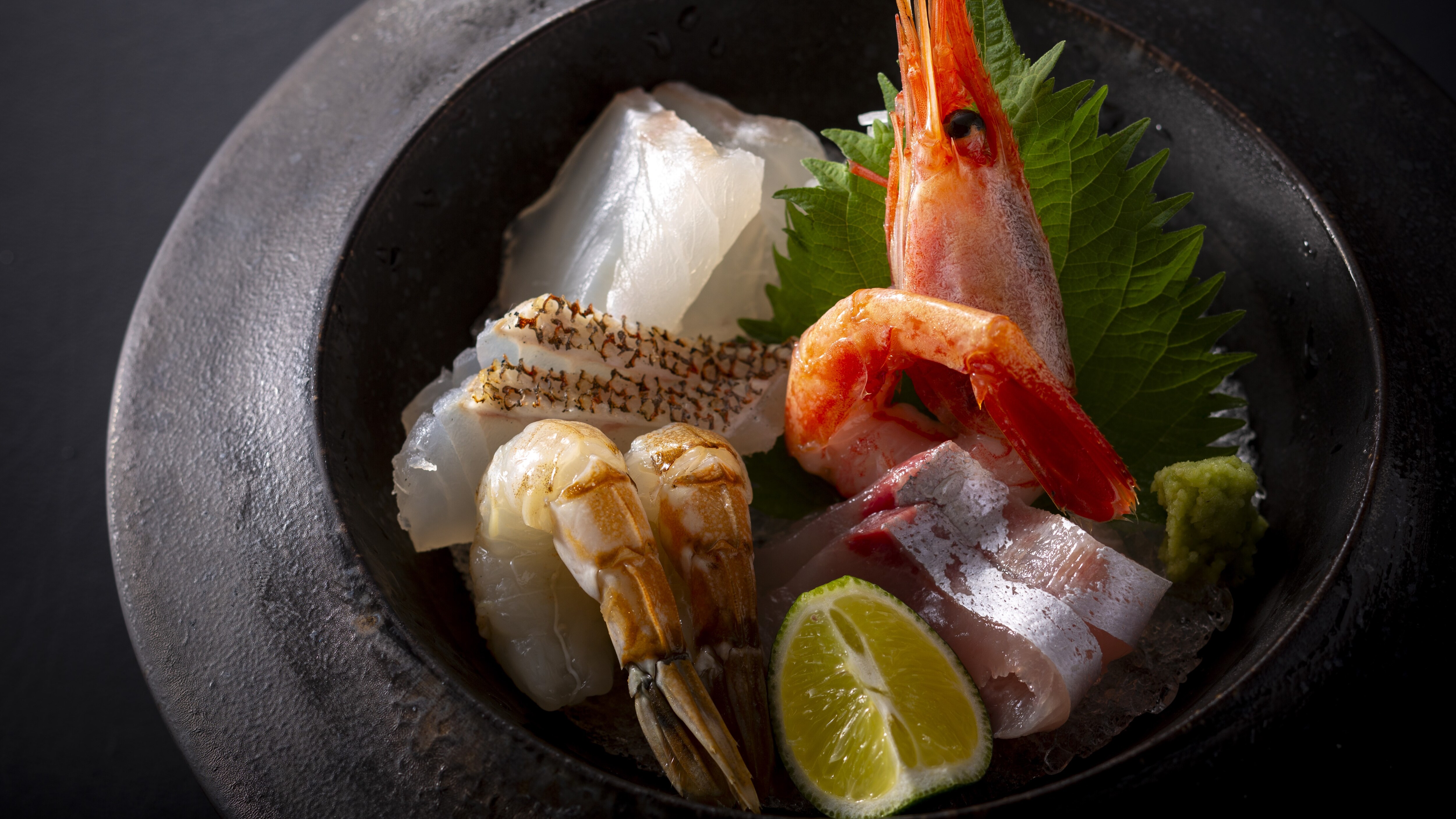 [Sashimi] Enjoy sashimi made from fresh fish and shellfish caught that day at Kasumi's fishing port.
