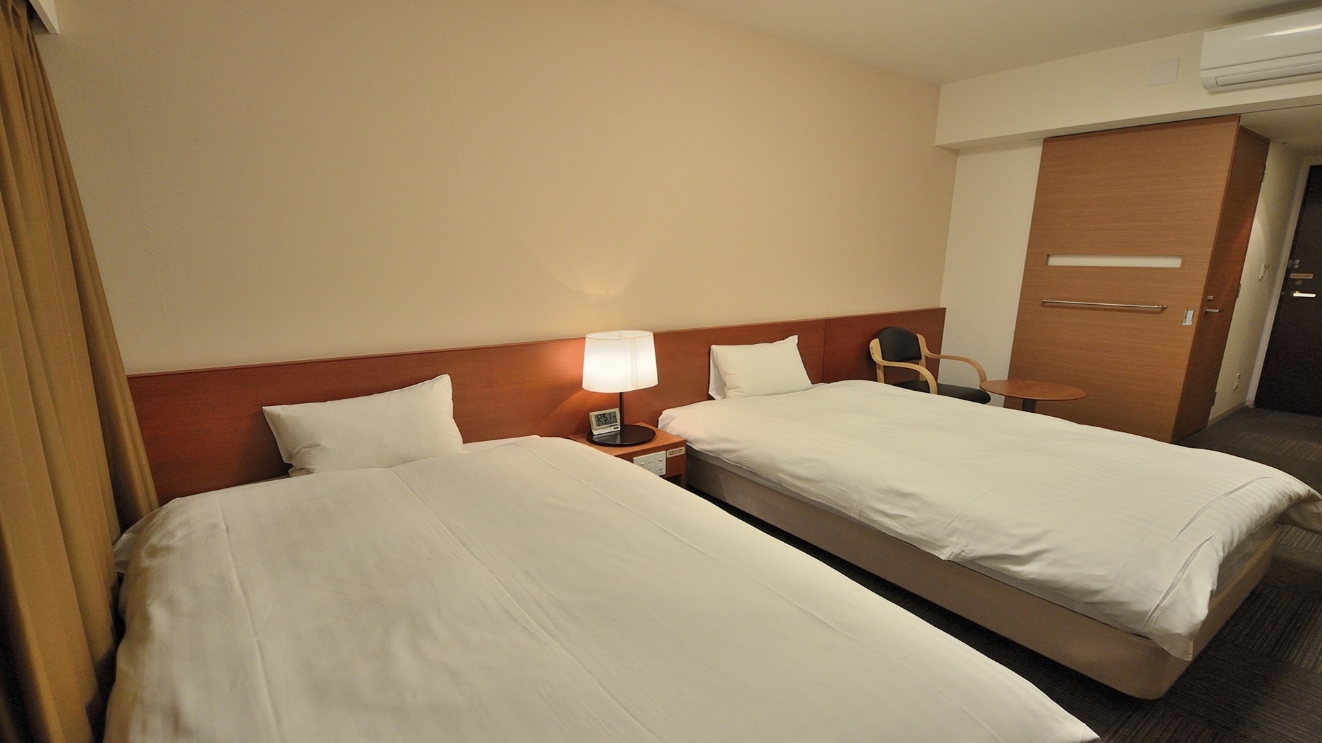 ◆ Twin room 19.2 ~ 22.4 sqm Bed size 120cm & times; 205cm & times; 2 units