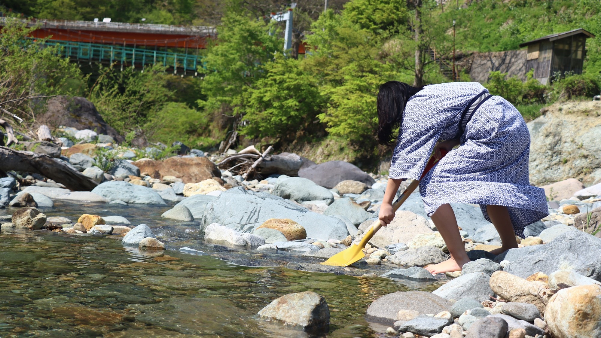Enjoy digging your own riverside bath