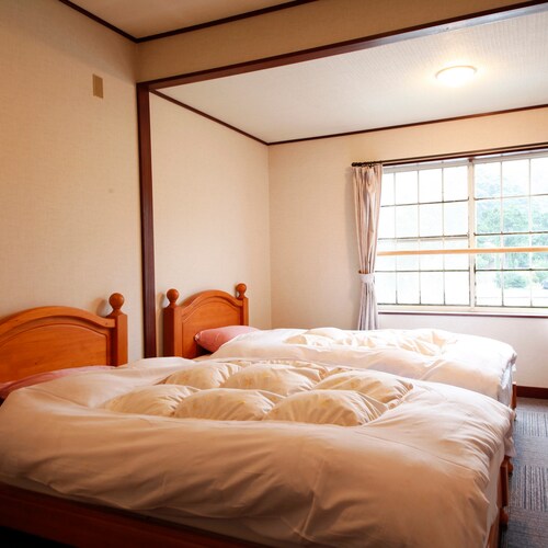 Western-style twin room