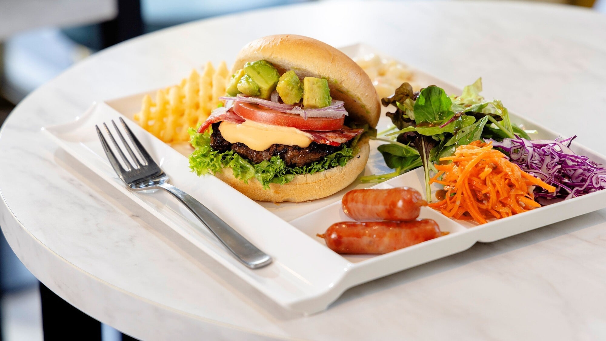 [Breakfast] Half buffet with choice of hamburger