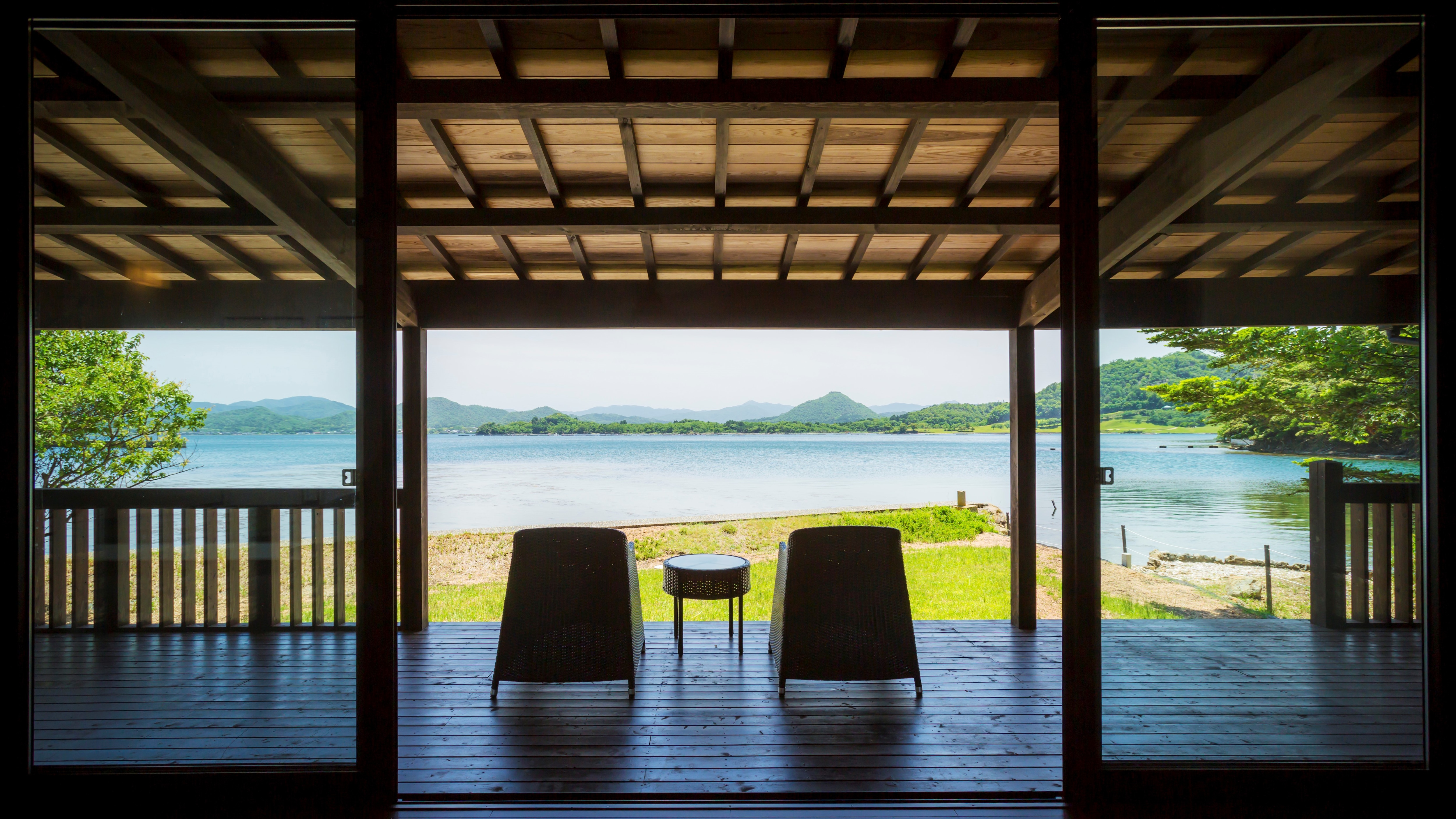 [Xem] Vịnh Kumihama yên bình trải dài trước mắt bạn. Bước ra sân hiên riêng và tận hưởng những tia nắng dịu nhẹ của buổi sáng...