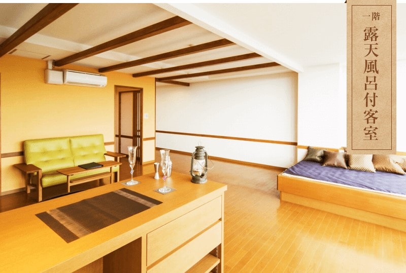 1st floor: Guest room with open-air bath