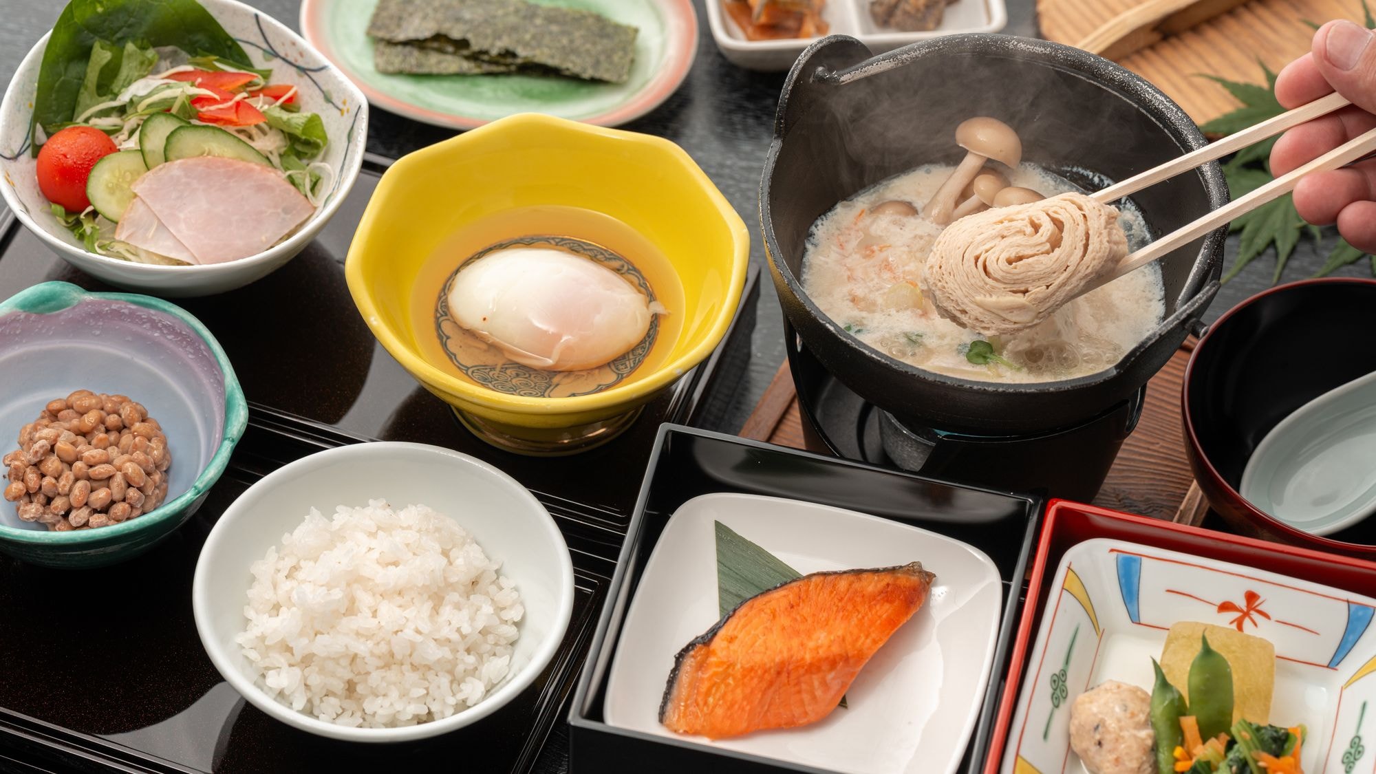 【조식】 식단의 일례. 도치기현산의 쌀을 중심으로 한 부드러운 일본식 조식을 준비.