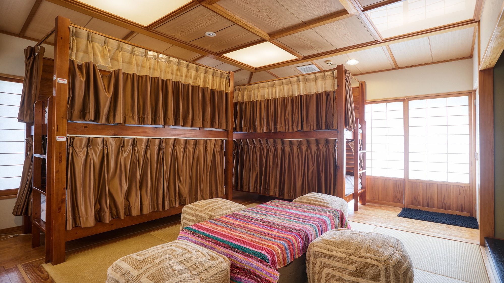 [5th floor private rooms, Japanese-Western style room for 1-5 people]