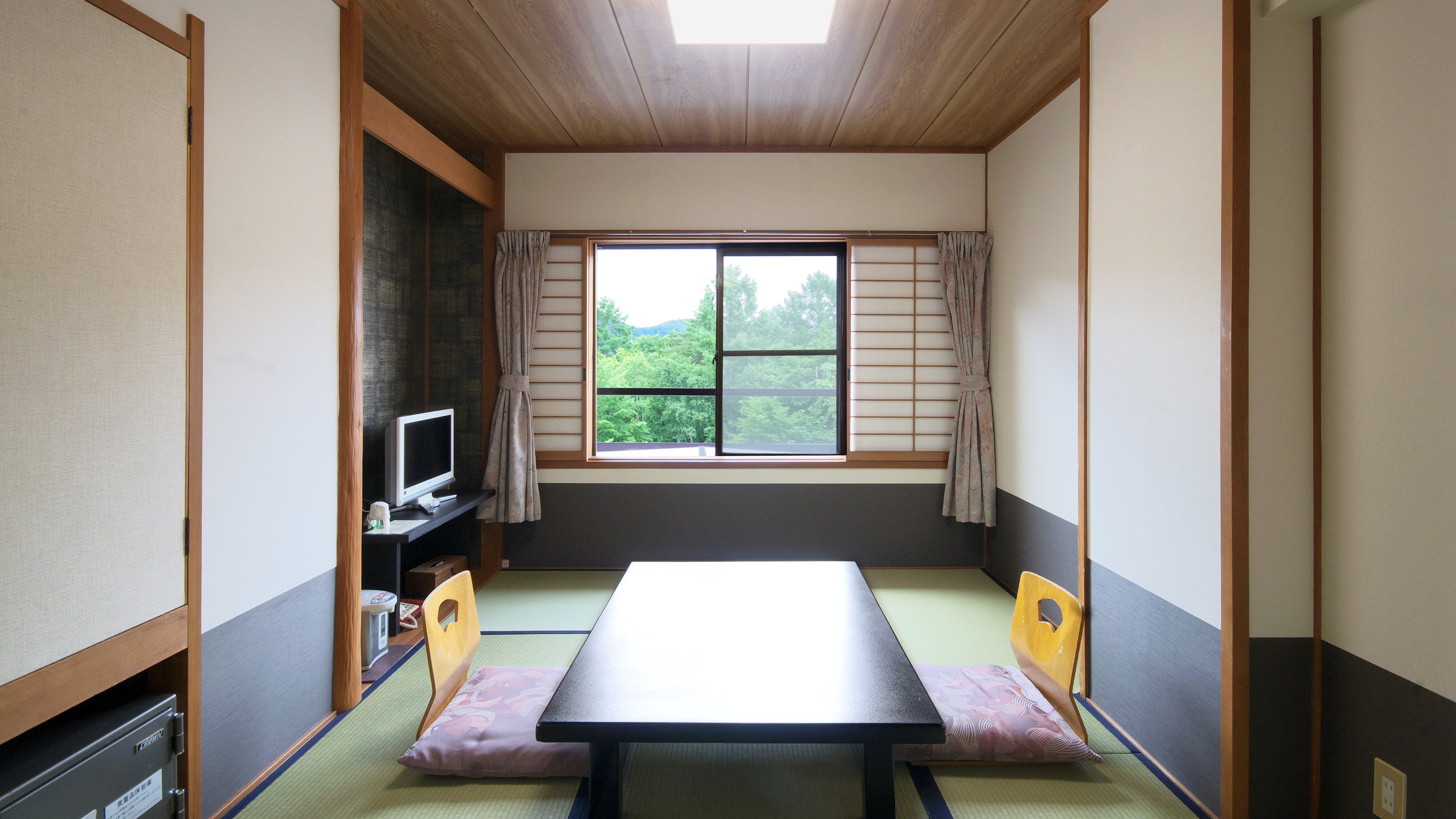Japanese-style room 6 tatami mats * All rooms are non-smoking * Washroom with toilet (no bath)