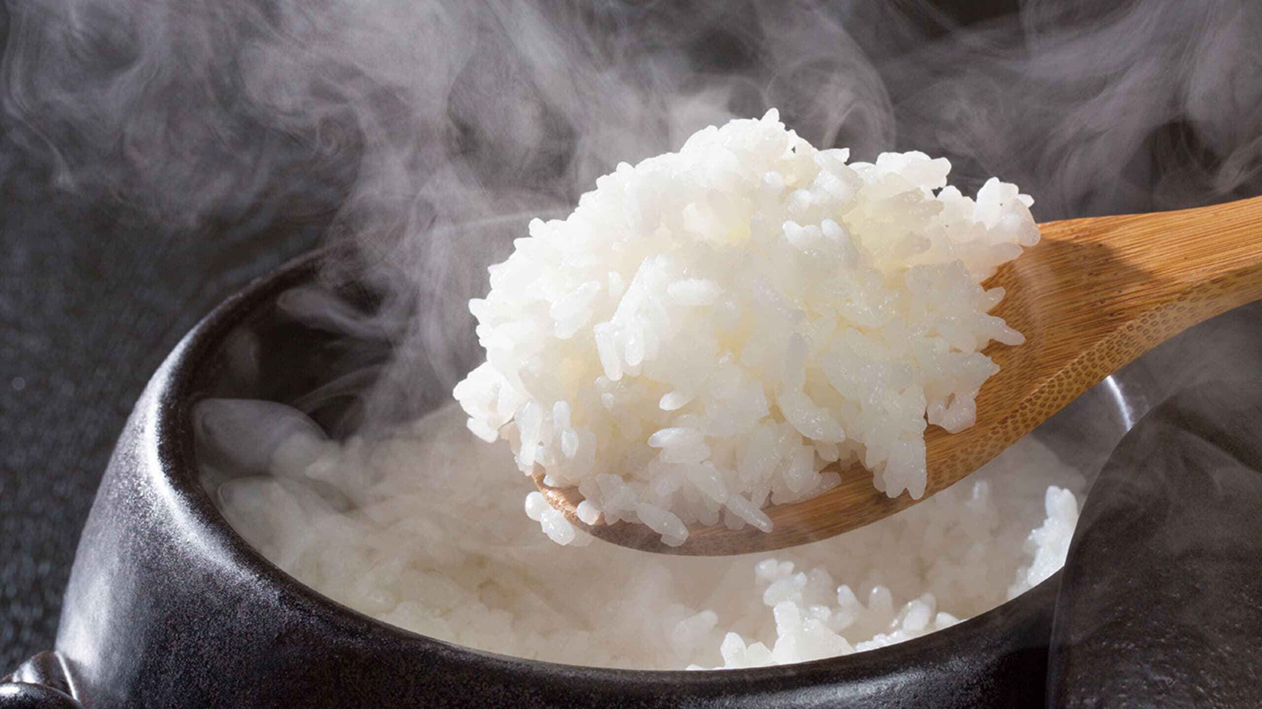 The star of breakfast is rice cooked in a traditional pot, a luxurious blend of Koshihikari rice from Uonuma and rice from Saitama.