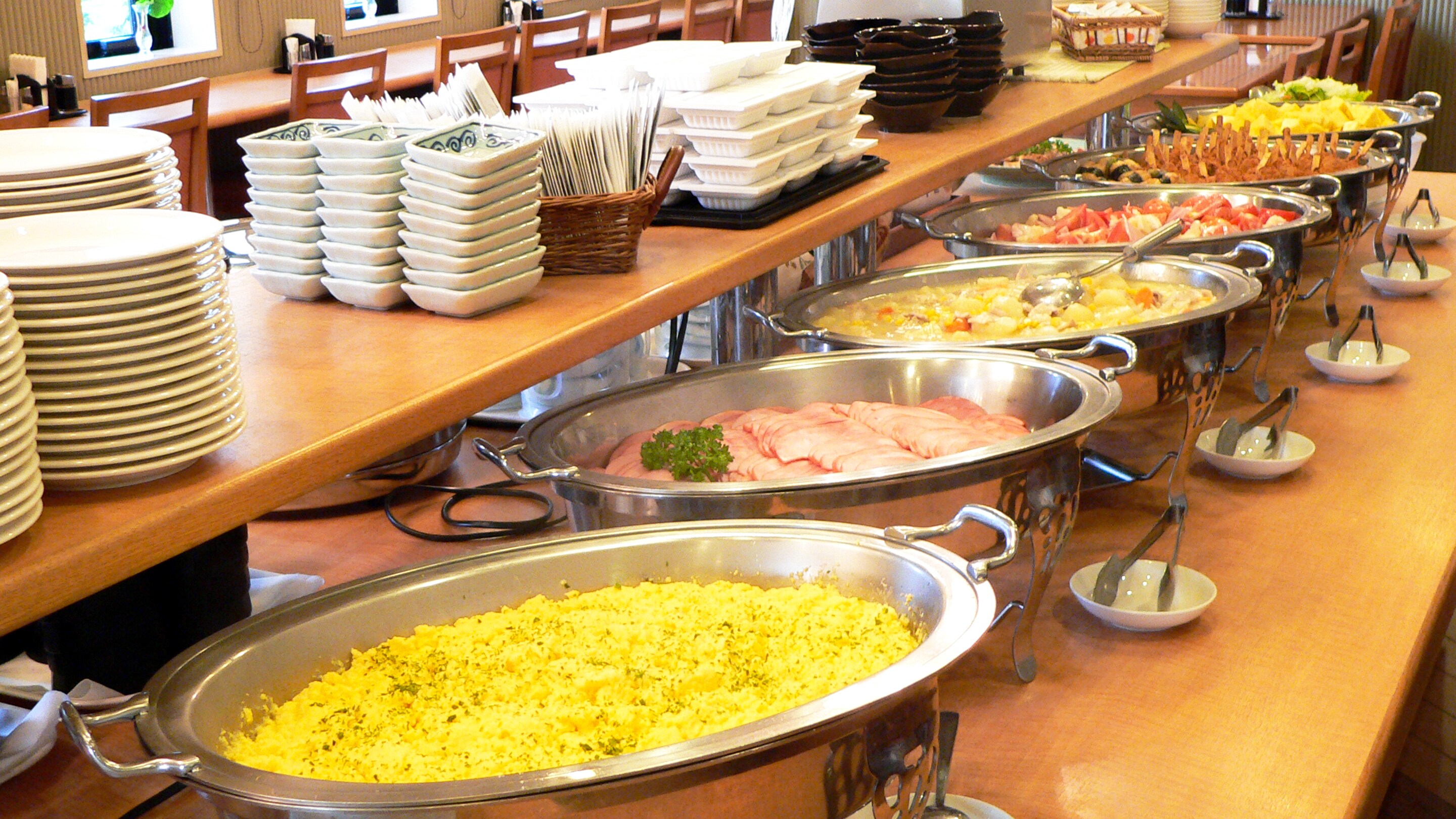Free Japanese and Western breakfast buffet♪