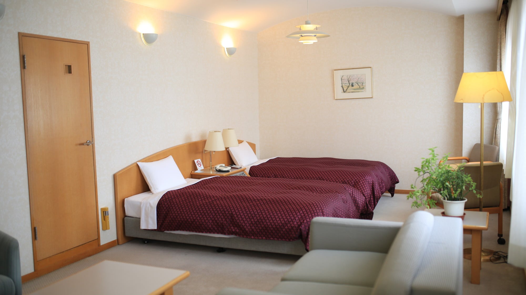 [Deluxe Twin] Accommodates up to 4 people. (All rooms are non-smoking) *With bath and toilet