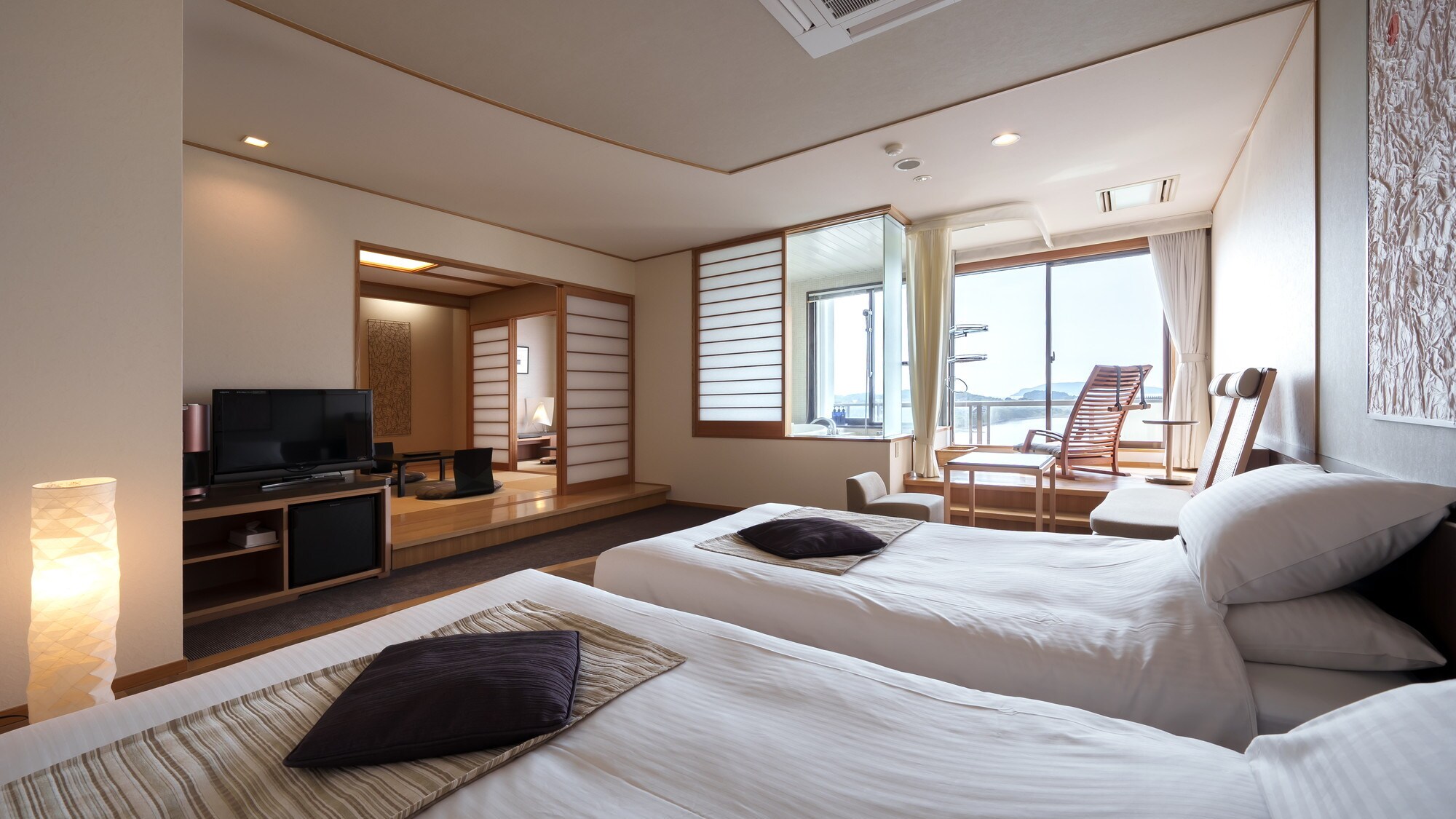 [Anniversary Floor] Japanese-Western style room with observation jet bath