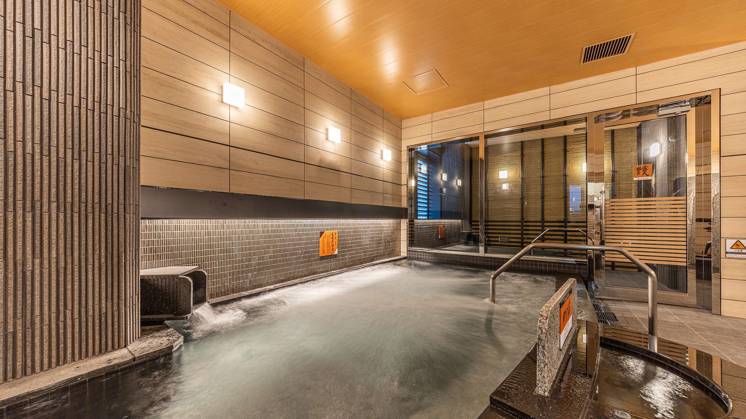 Large bath, men's indoor bath