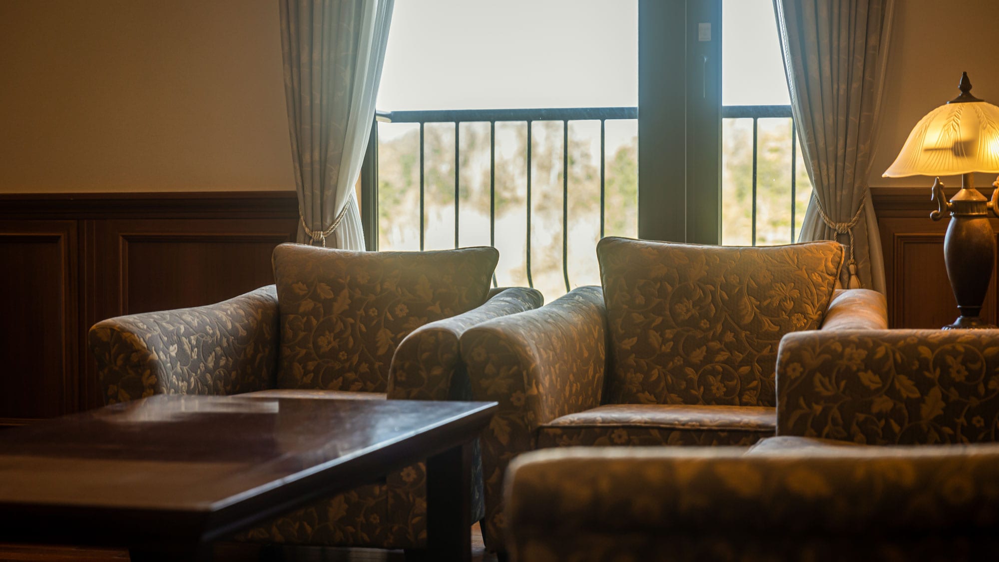 [Sang trọng cổ điển] Loại phòng mà bạn có thể thoải mái thư giãn trên ghế sofa chất lượng cao.